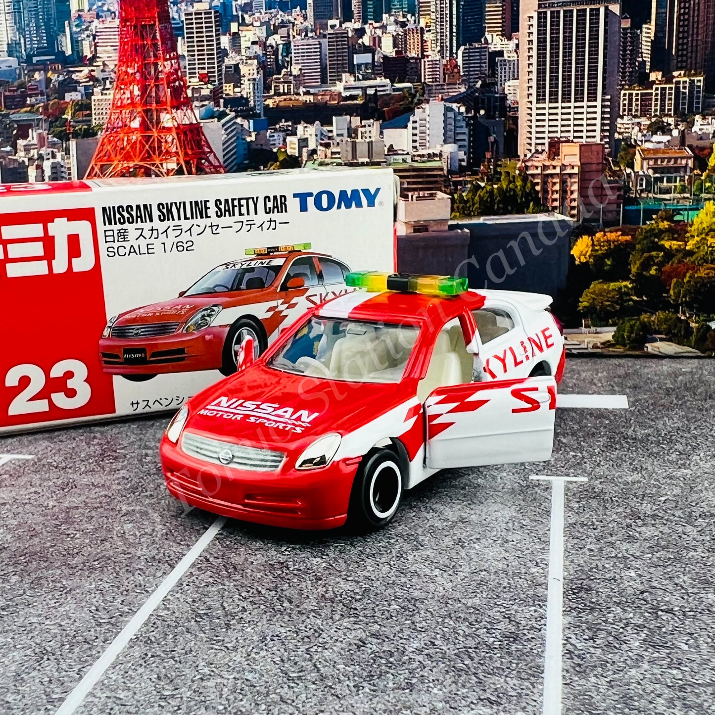 TOMICA 23 Nissan Skyline Safety Car 4904810636601