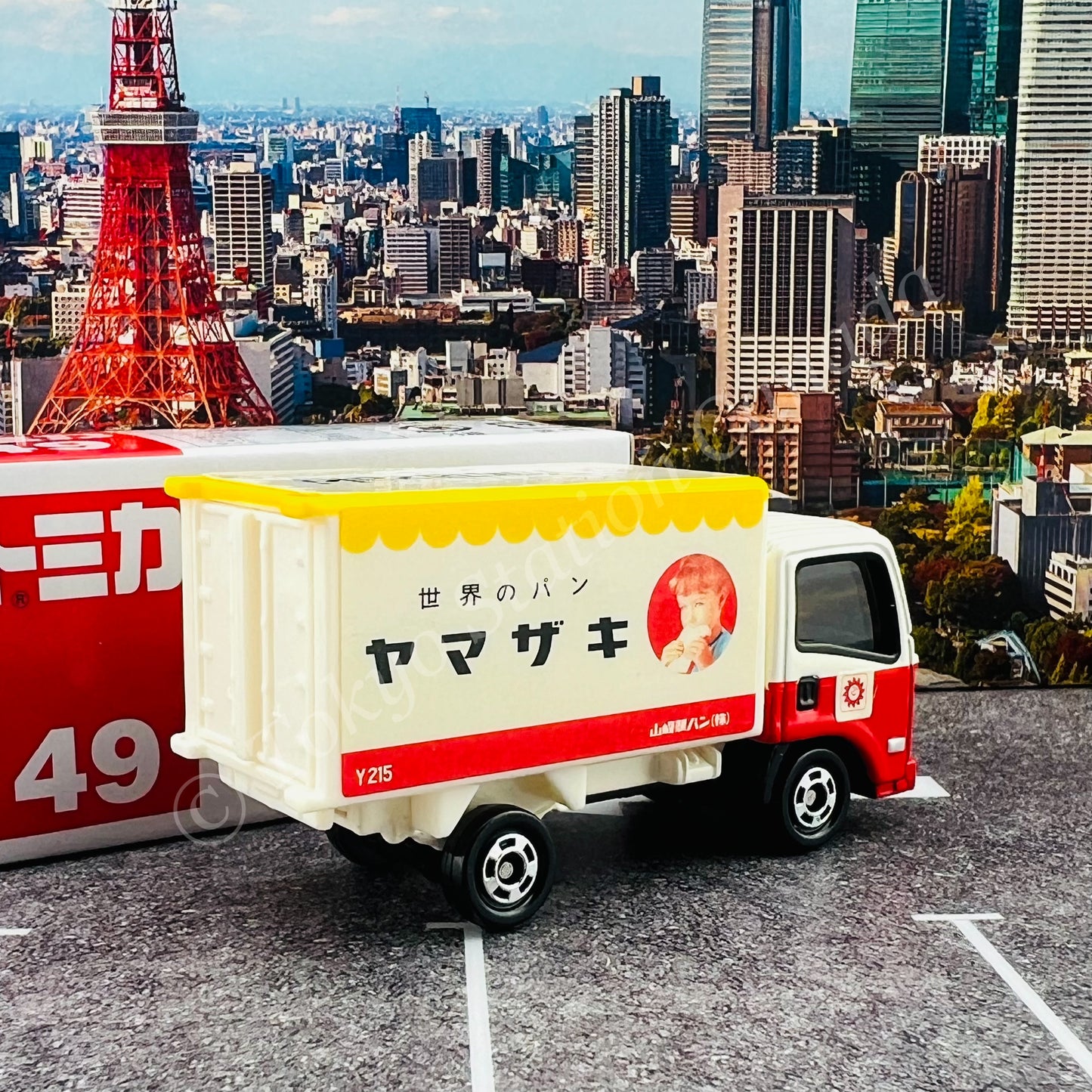 TOMICA No.49 Yamazaki Delivery Truck Suzuki Elf