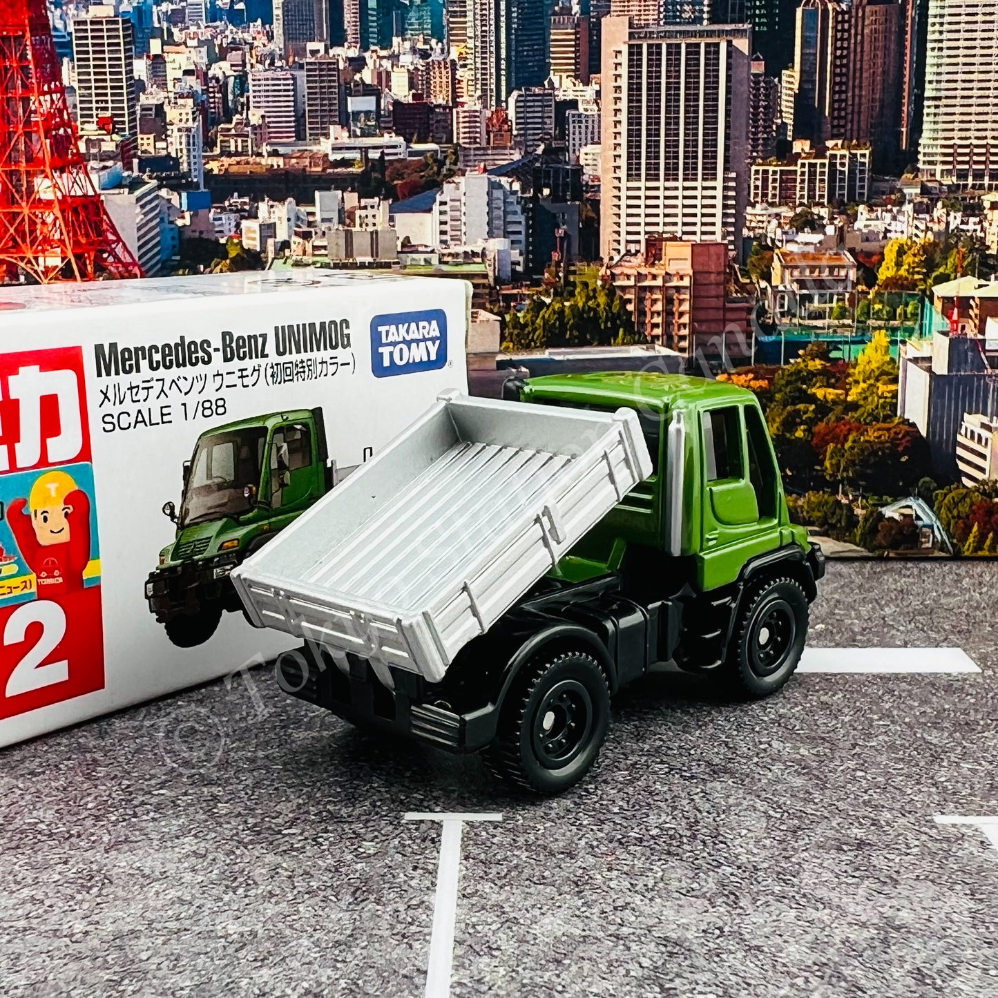 TOMICA 22 Mercedes Benz Unimog (First Edition)