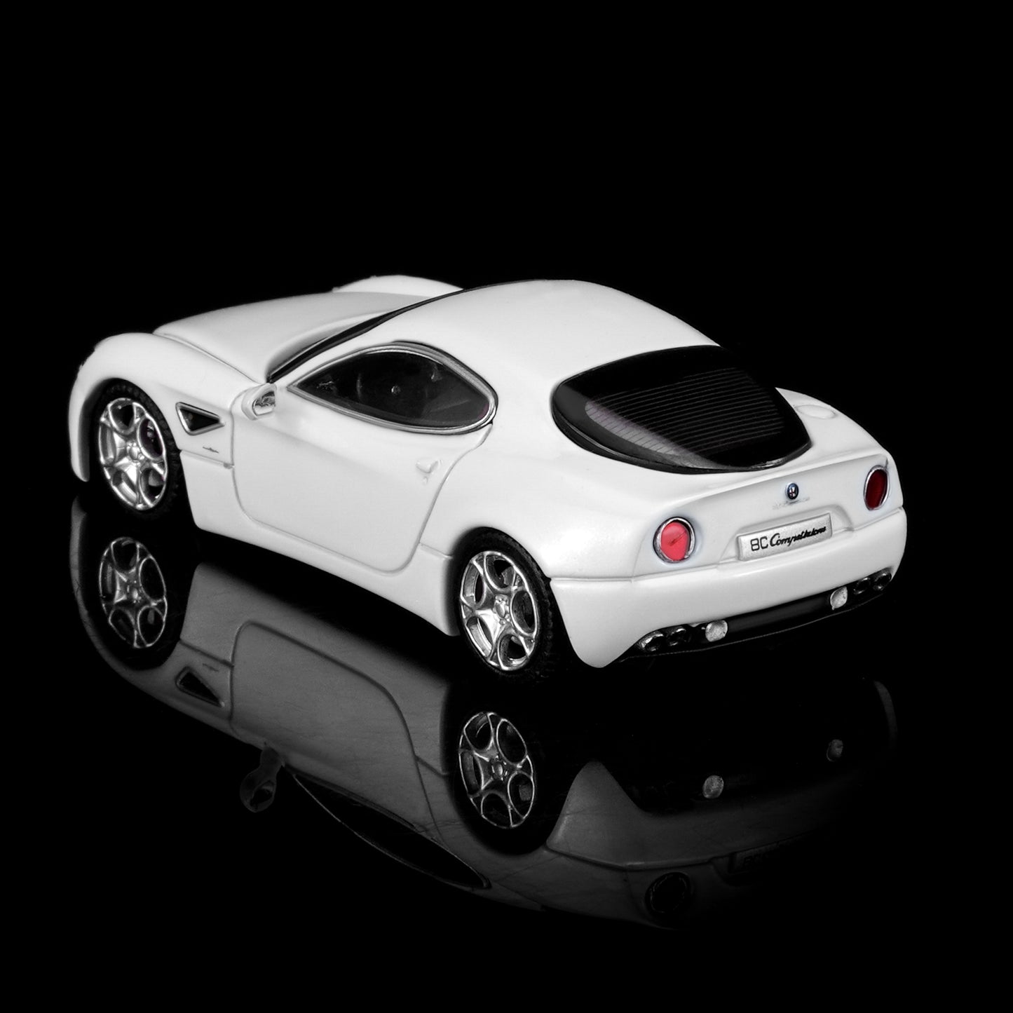 PREORDER MOTORHELIX 1/64 Alfa Romeo 8C Competizione 2008 Bianco Polare M69052 (Approx. Release Date: Q4 2026 and subject to the manufacturer's final decision)