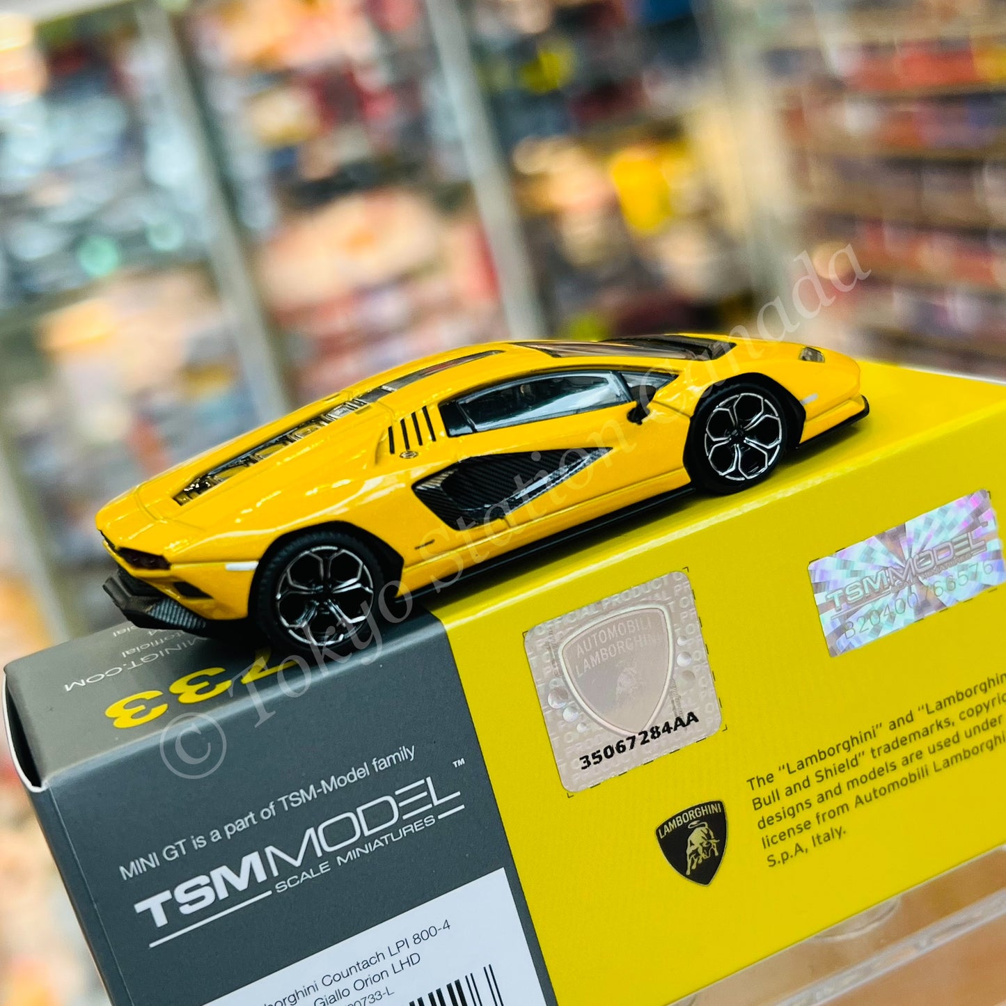 MINI GT 1/64 Lamborghini Countach LPI 800-4 New Giallo Orion MGT00733-L