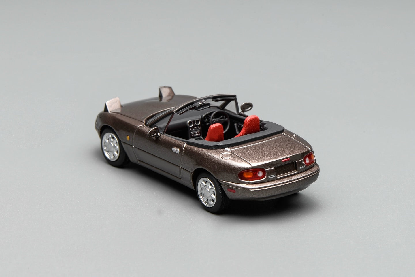 PREORDER Motorhelix 1/64 Mazda MX-5 (NA) Metallic Brown LHD M60207L (Approx. Release Date: Q1 2026 and subject to the manufacturer's final decision)