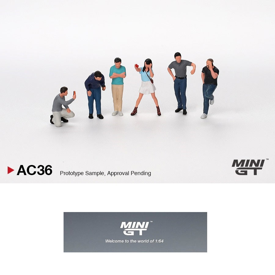 MINI GT 1/64 Figurine: Car Enthusiasts MGTAC36