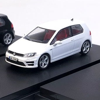ZOOM 1/64 Golf R MK7 - Pearl White
