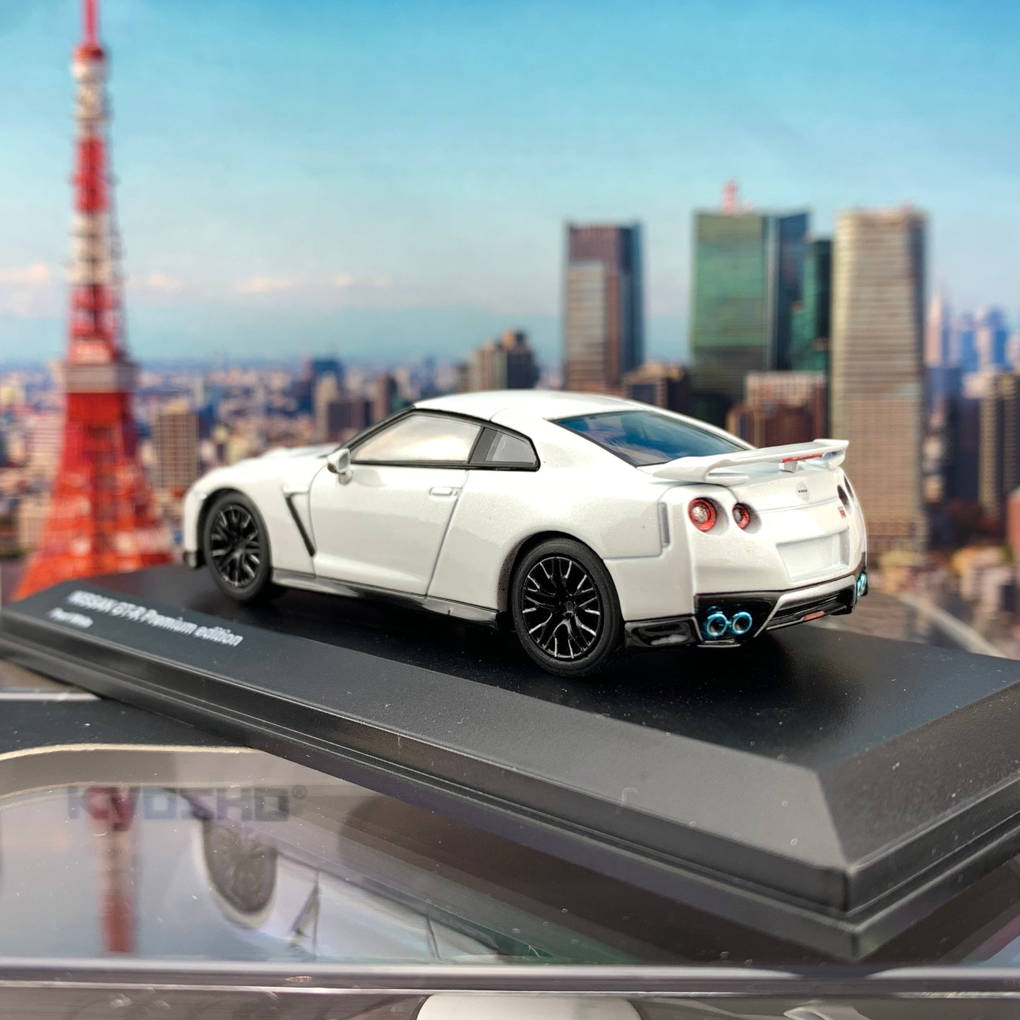 KYOSHO 1/64 NISSAN GTR Premium Edition Pearl White KS07067W