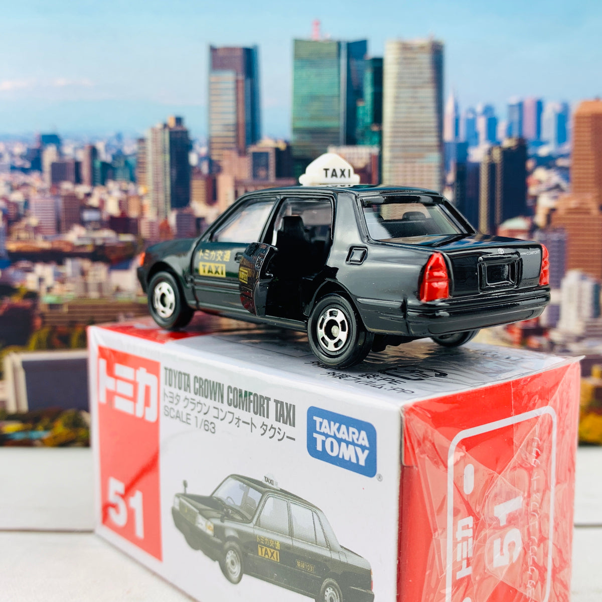 TOMICA 51 Toyota Crown Comfort Taxi