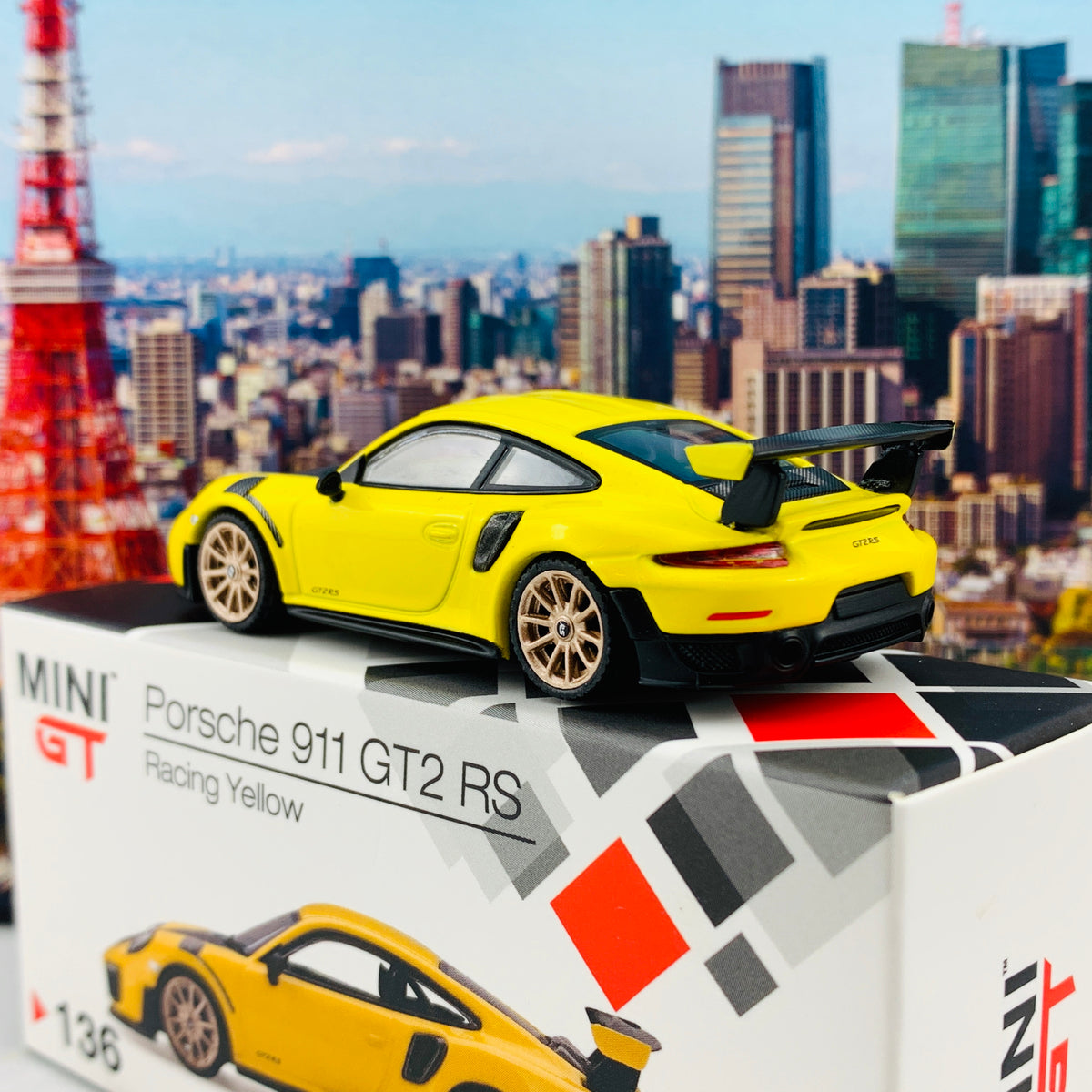 ミニカー MINI GT Porsche 911 GT2 RS Racing Yellow MINI GT 136 Porsche 911 GT2 RS Racing Yellow RHD Asia