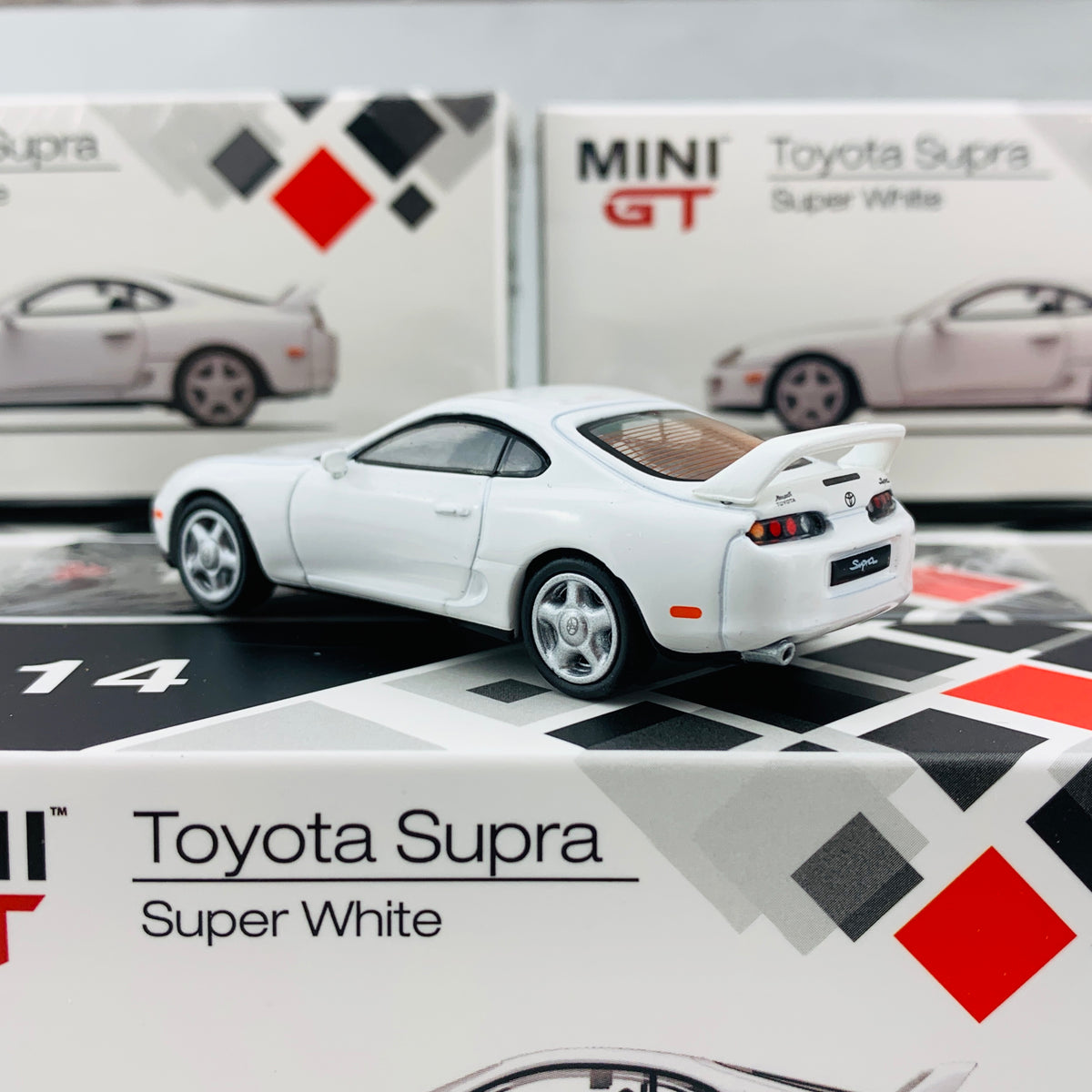 MINI GT トヨタスープラ(JZA80) スーパーホワイト L&R MINI GT 14 Toyota Supra (JZA80) Super White RHD Asia version