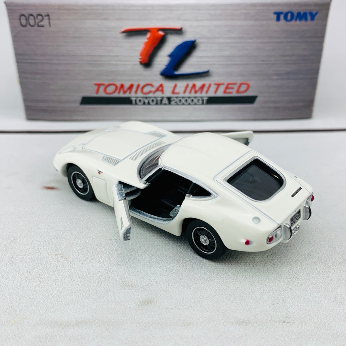 Tomica Limited 0021 Toyota 2000GT White – Tokyo Station