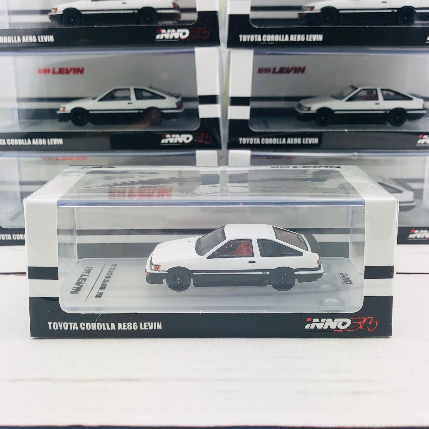INNO64 1/64 TOYOTA COROLLA Levin AE86 White With Extra Wheels and Carbon Effect Front Bonnet Decal IN64-AE86-WH