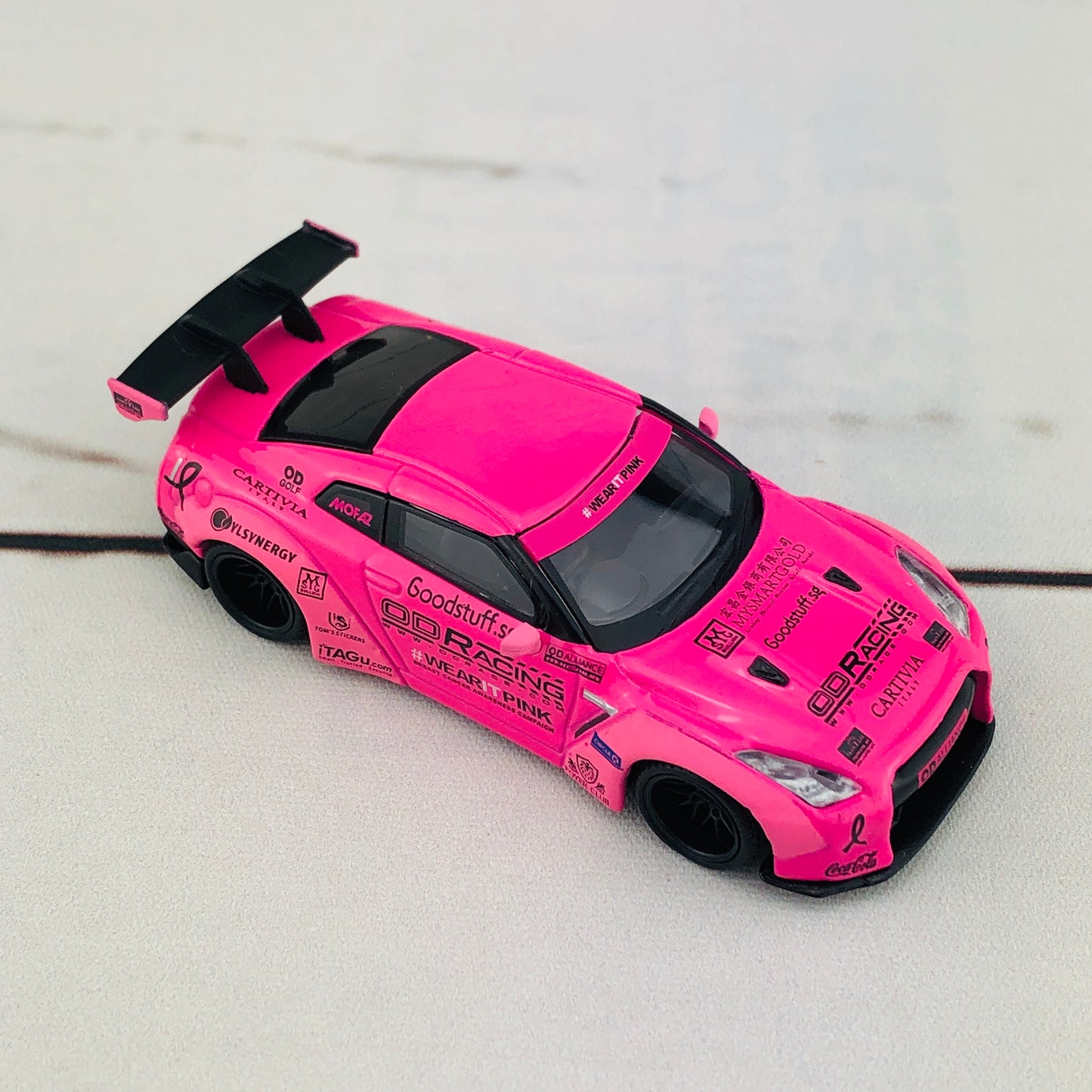 MINI GT LIBERTYWALK LB★WORKS Nissan GTR (R35) "WearItPink" Breast Cancer Awareness RHD MGT00054-R