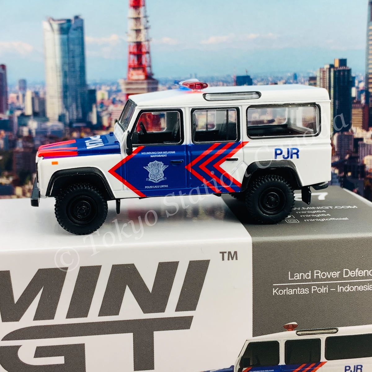 MINI GT 1/64 Land Rover Defender 110 Korlantas (Indonesia