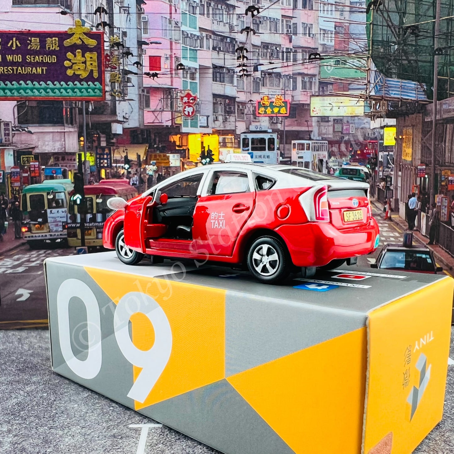 TINY 微影 09 Toyota Prius Taxi (Hong Kong Urban) ATC65238