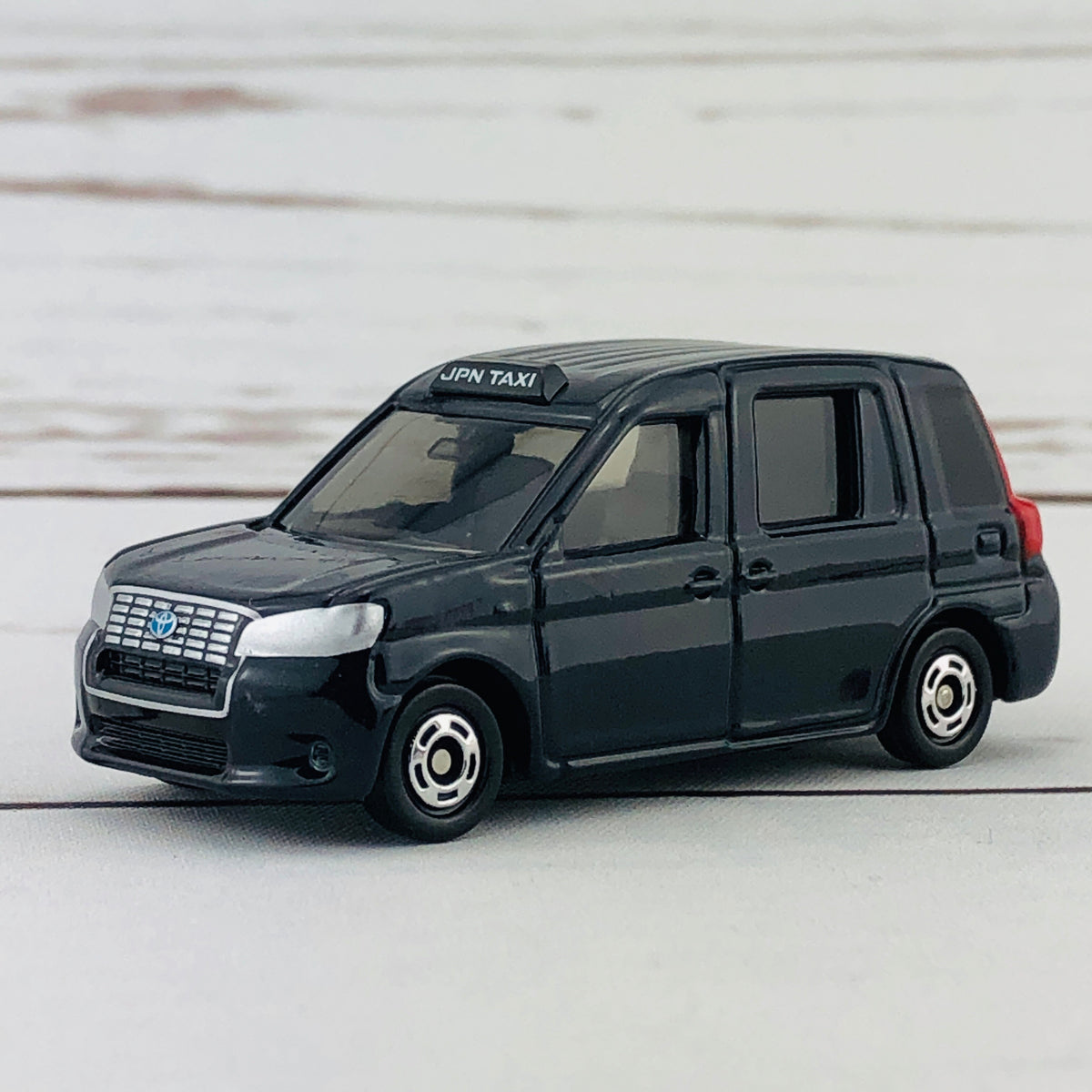 TOMICA 27 Toyota Japan Taxi – Tokyo Station