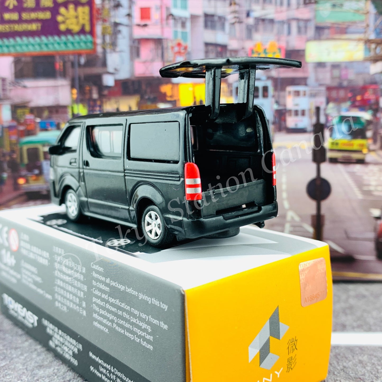 Tiny 微影 17 Toyota Hiace (Black) ATC65055