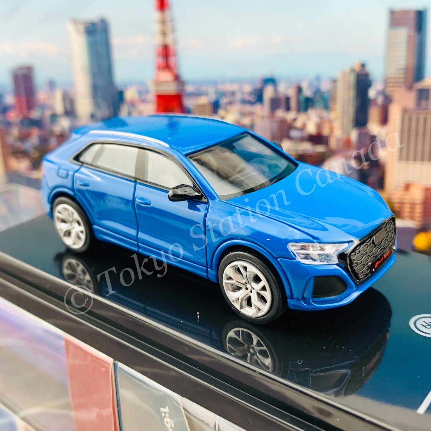PARA64 1/64 Audi RS Q8 Turbo Blue LHD PA-55175