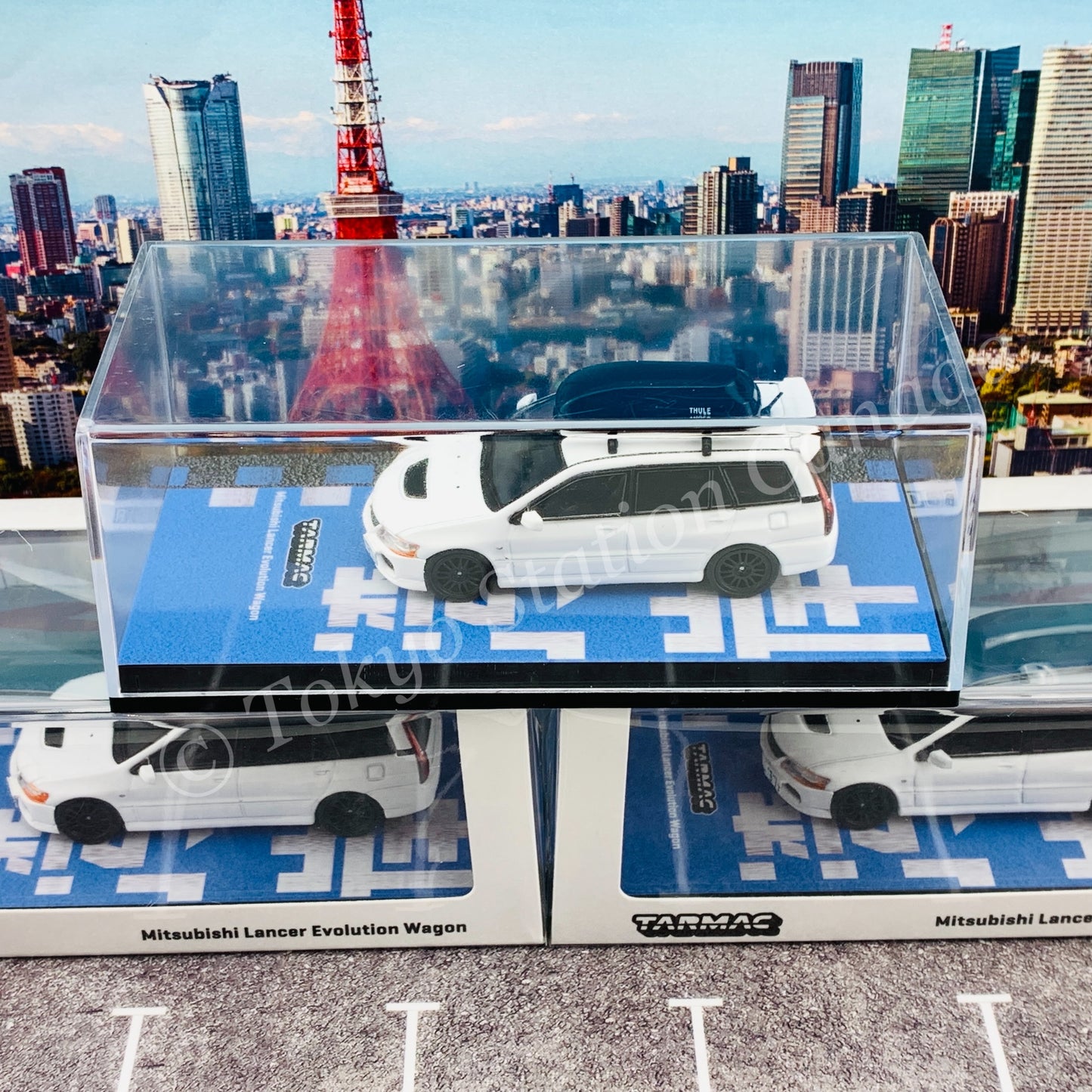 Tarmac Works 1/64 ROAD64 Mitsubishi Lancer Evolution Wagon With detached rooftop cargo carrier White T64R-042-WH