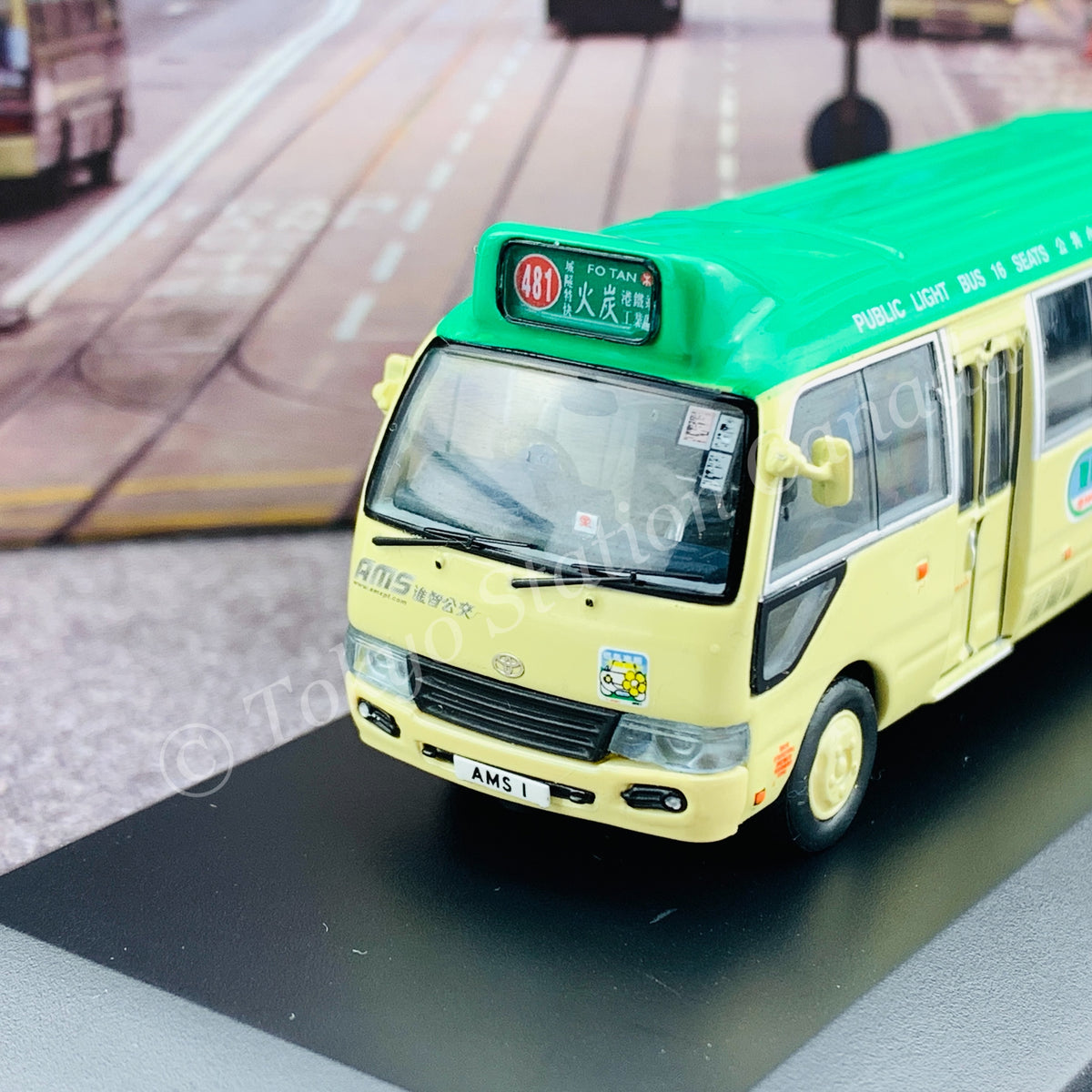 Model 1 1/76 AMS Toyota Coaster Hong Kong Public Light Bus