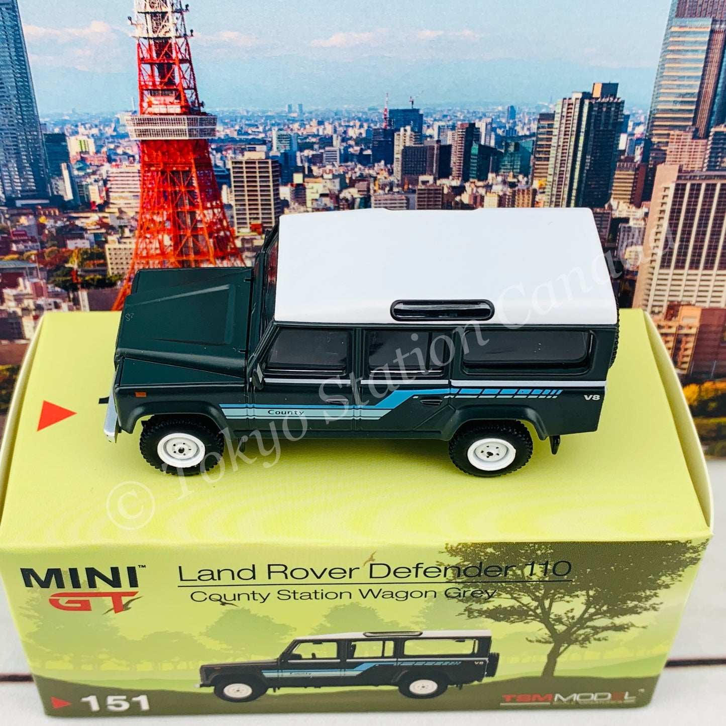 MINI GT 1/64 Land Rover Defender 110 1985 County Station Wagon Grey RHD MGT00151-R