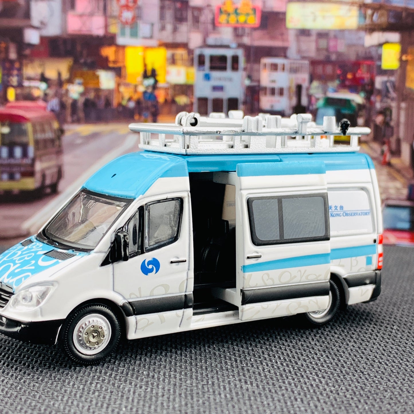 Tiny 微影 40 Mercedes-Benz Sprinter Hong Kong Observatory 天文台追風車 ATC64058