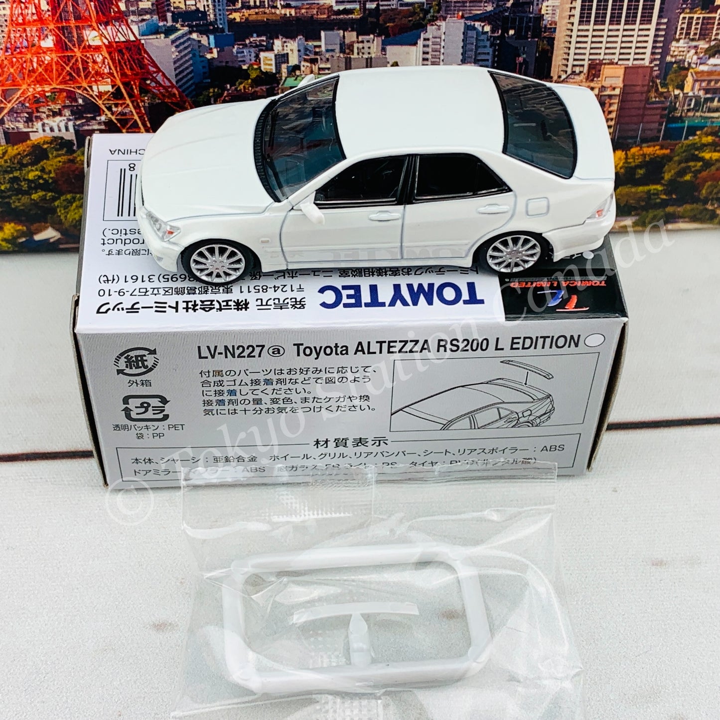Tomytec Limited Vintage Neo 1/64 Toyota Altezza RS200 L Edition (White) LV-N227a