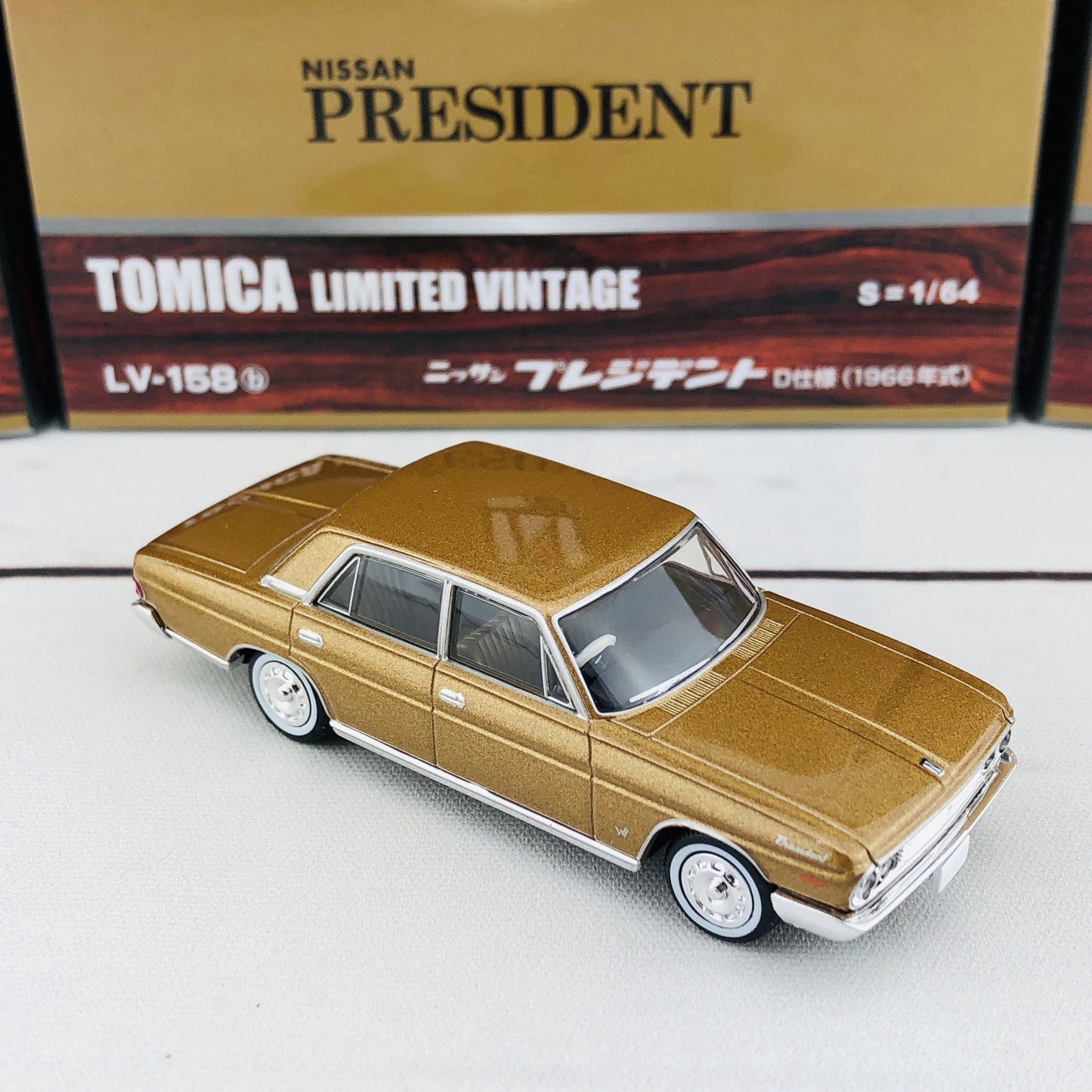 Tomica Limited Vintage 1/64 Nissan President H150-D (1966) LV-158b