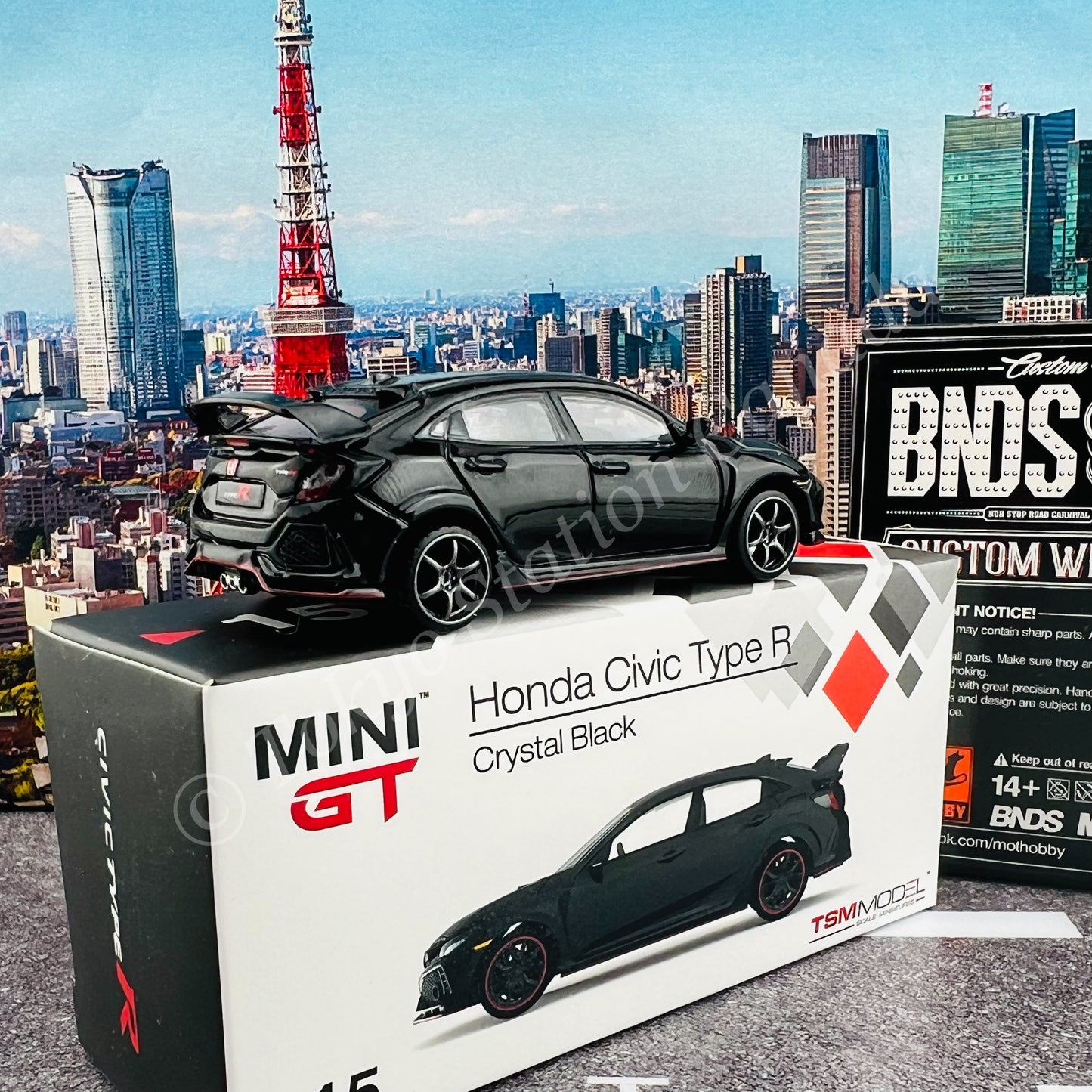 MINI GT 1/64 Honda Civic Type R (FK8) Crystal Black LHD with BNDS BC26404-GM wheels