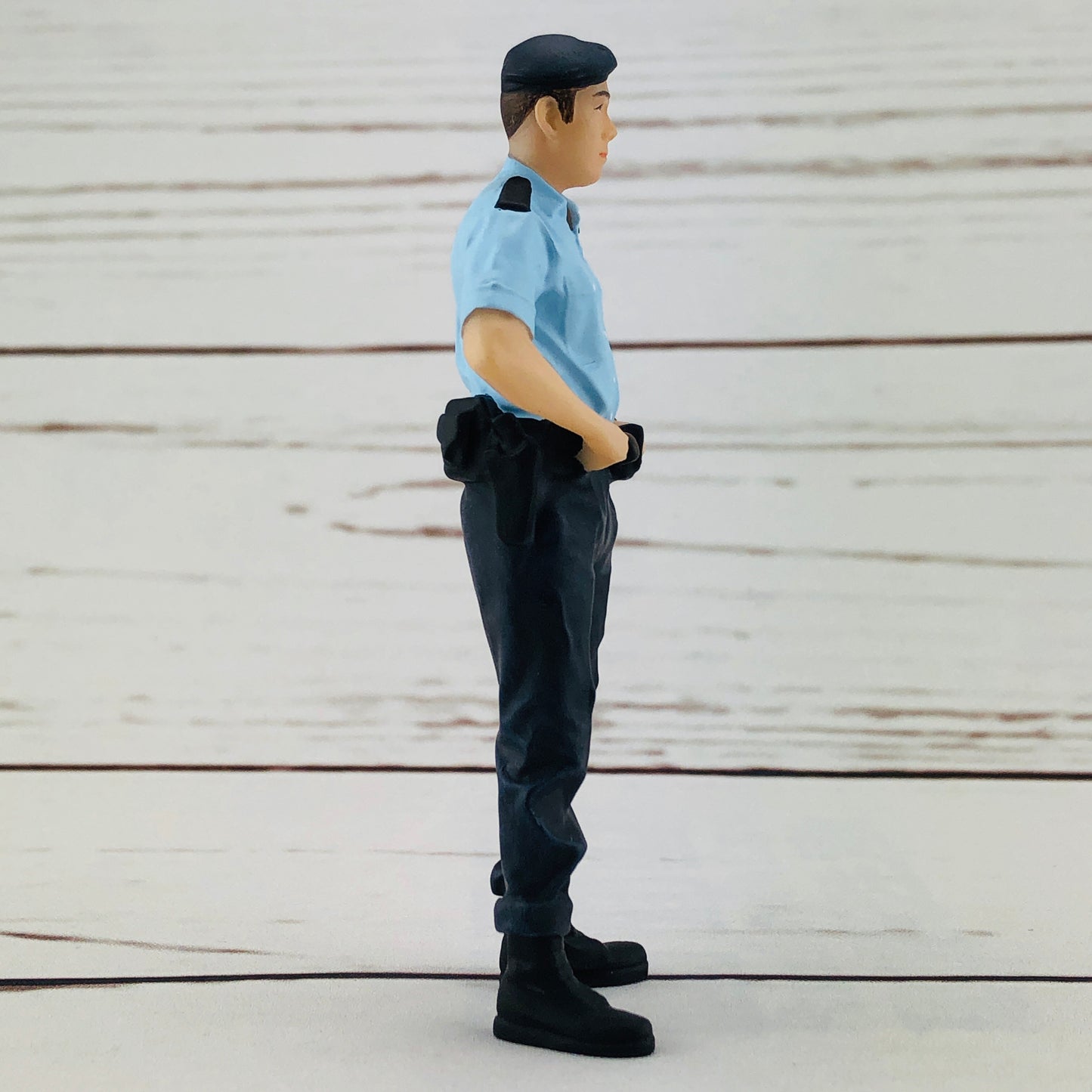 Tiny 1/18 Figure Police Constable (PTU)