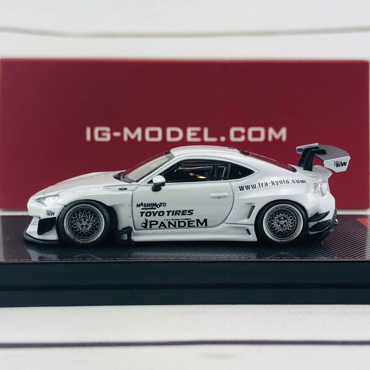 Ignition Model 1/64 Pandem Toyota 86 V3 White Metallic 1750