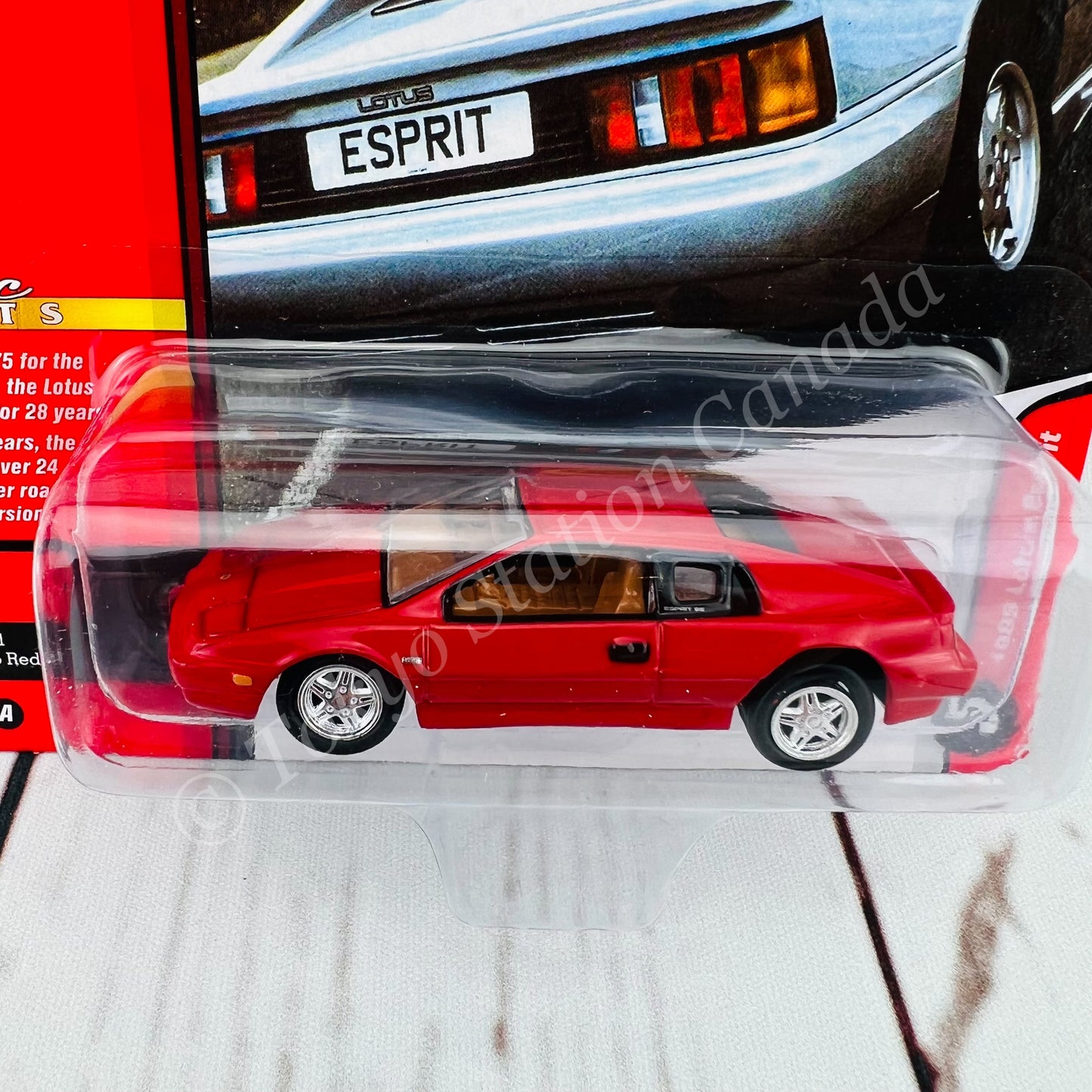 JOHNNY LIGHTNING 1/64 Classic GOLD COLLECTION 1989 Lotus Esprit Calypso Red 849398049570