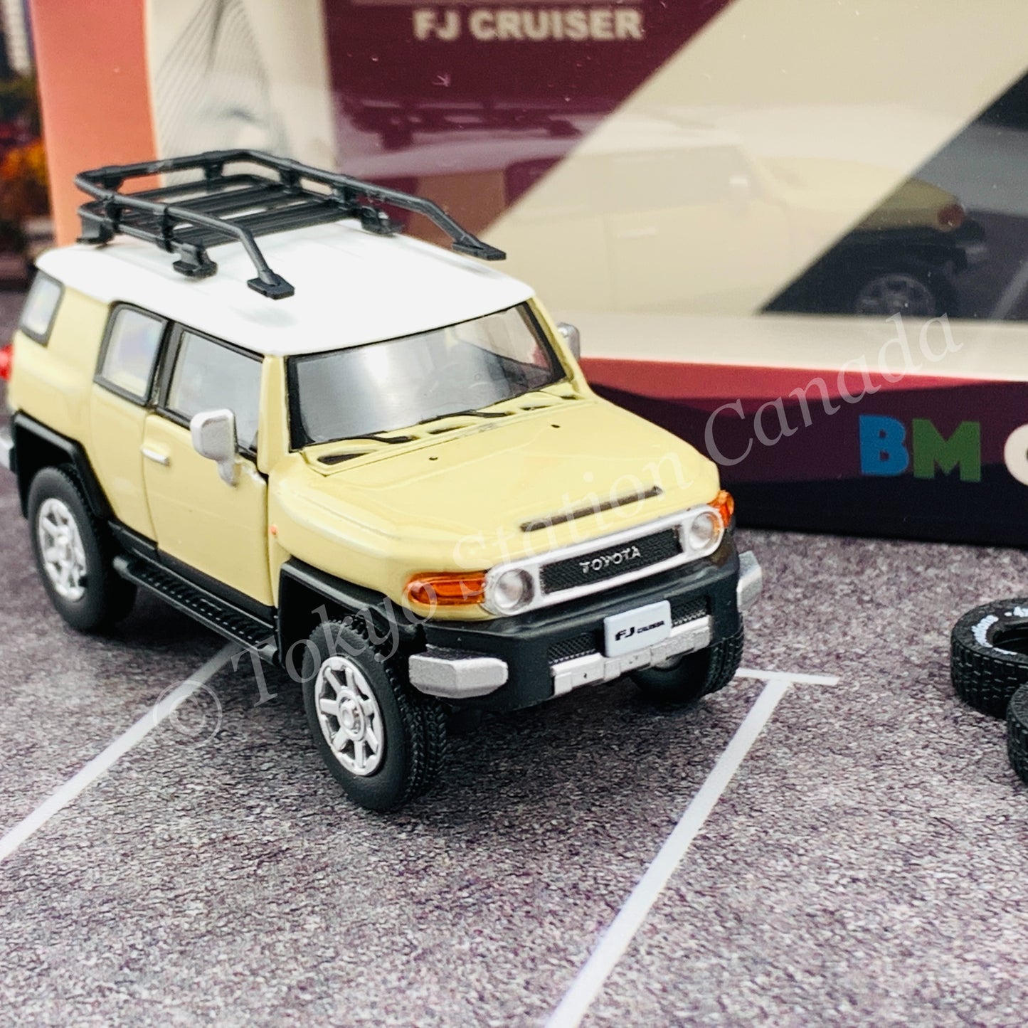 BM CREATIONS JUNIOR 1/64 Toyota 2015 FJ Cruiser - Ivory LHD 64B0137