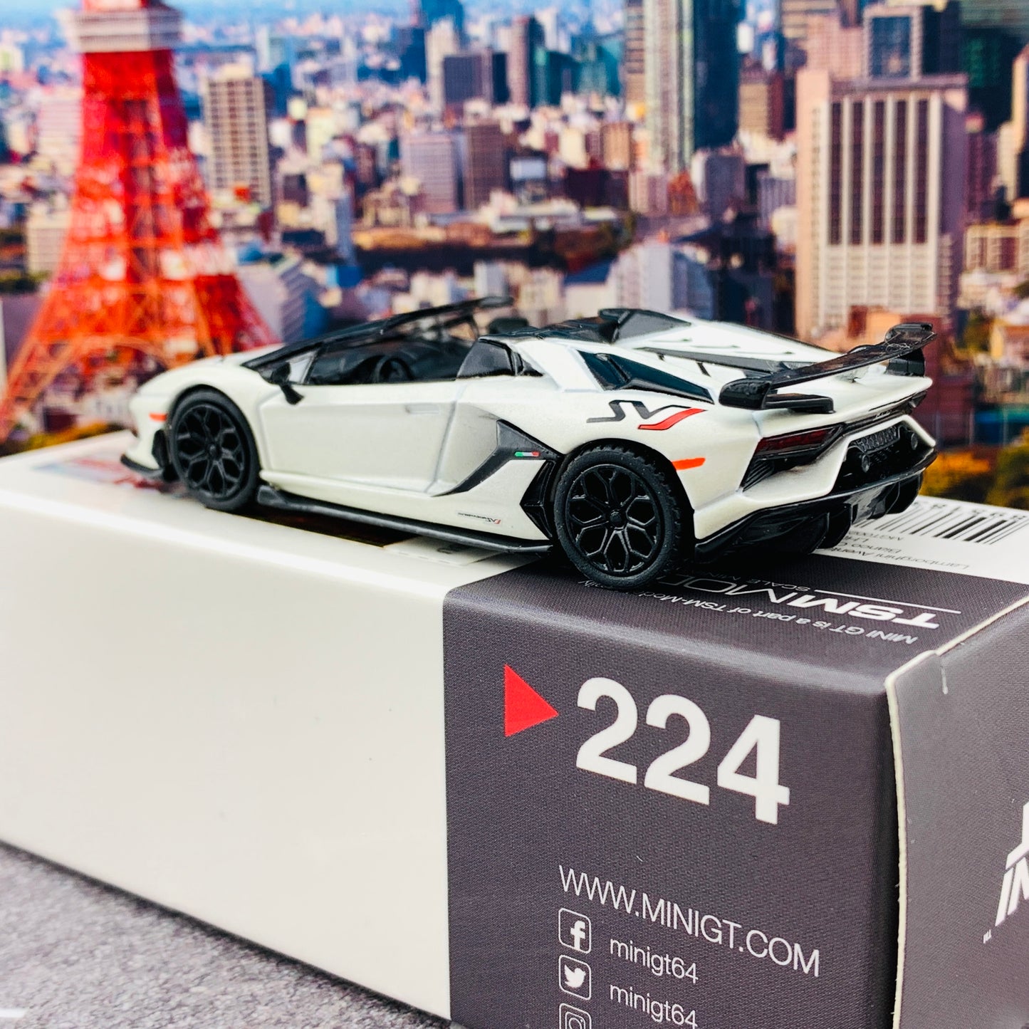 MINI GT 1/64 Lamborghini Aventador SVJ Roadster Bianco Canopus LHD MGT00224-L