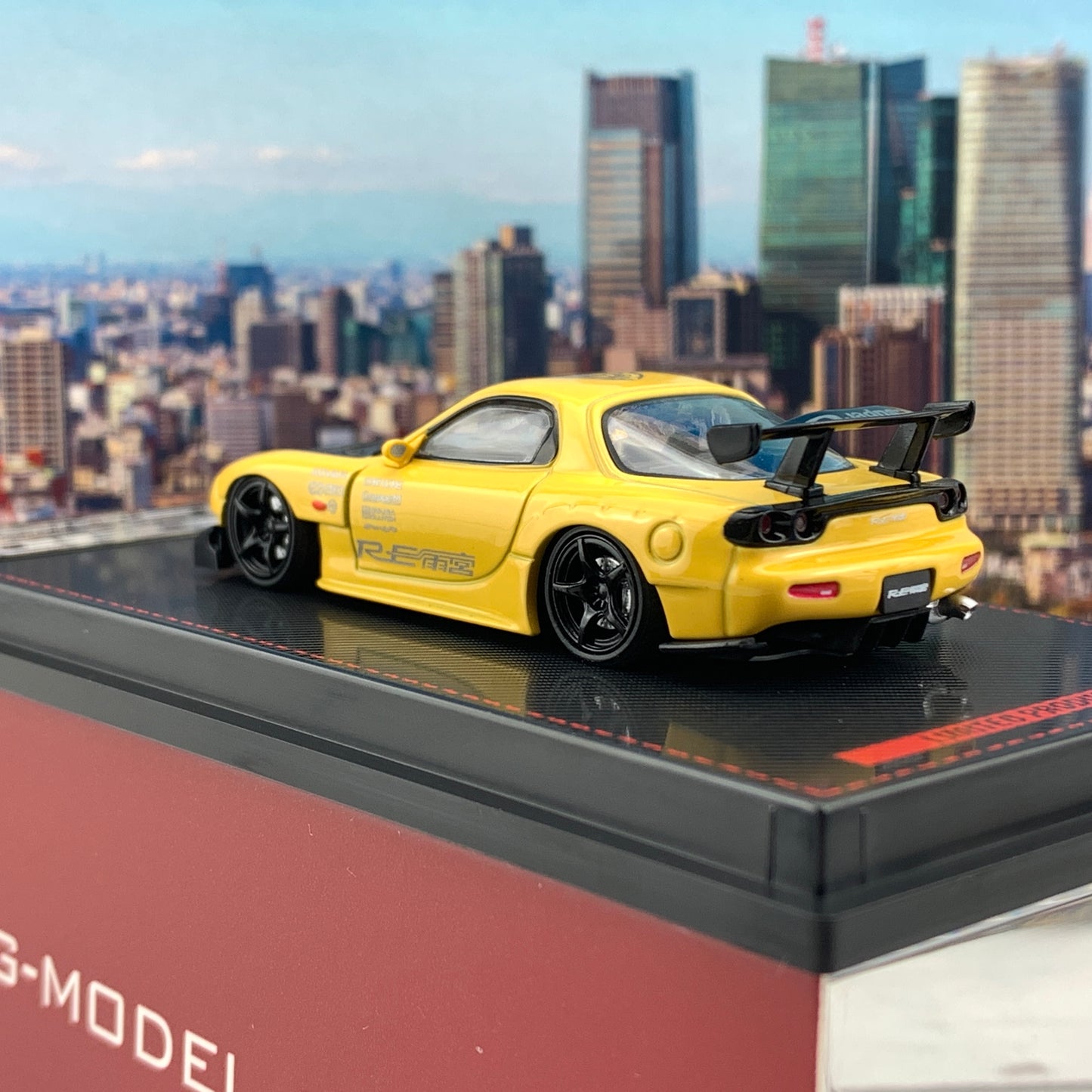 Ignition Model 1/64 Mazda RX7 FD3S RE Amemiya Yellow IG2064