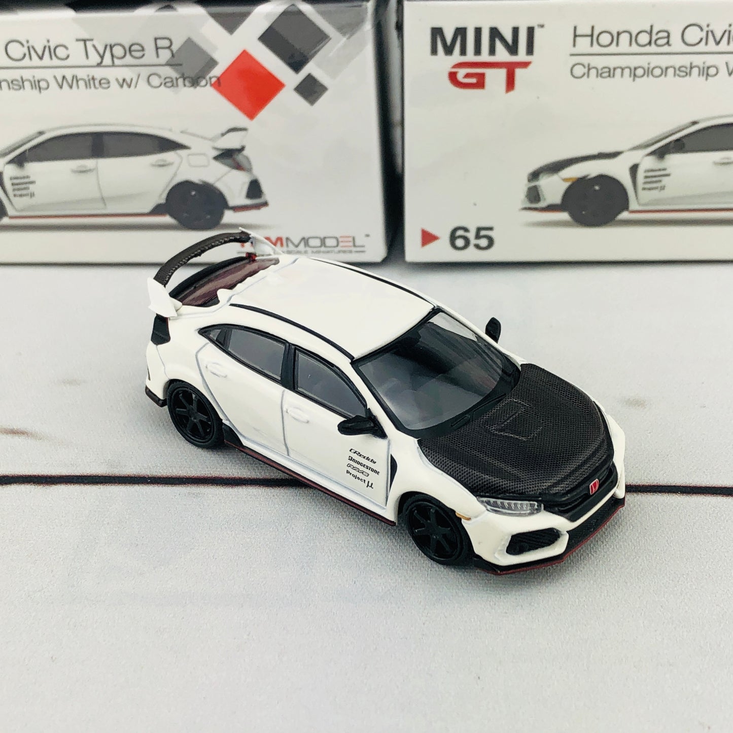 MINI GT 1/64 Honda Civic Type R (FK8) Championship White w/Carbon Kit & TE37 Wheel (RHD) MGT00065-R