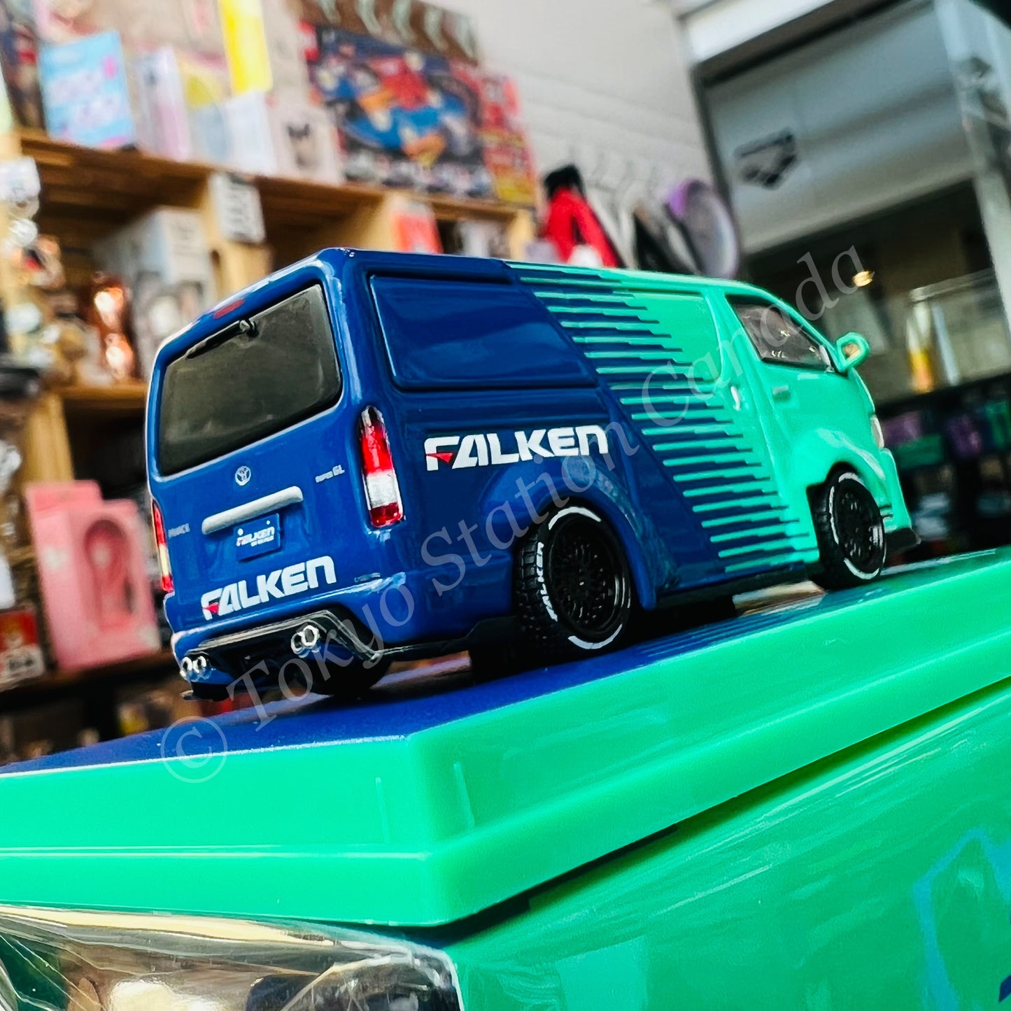 TARMAC WORKS 1/64 HOBBY64 Toyota Hiace Widebody Falken T64-038-FAL
