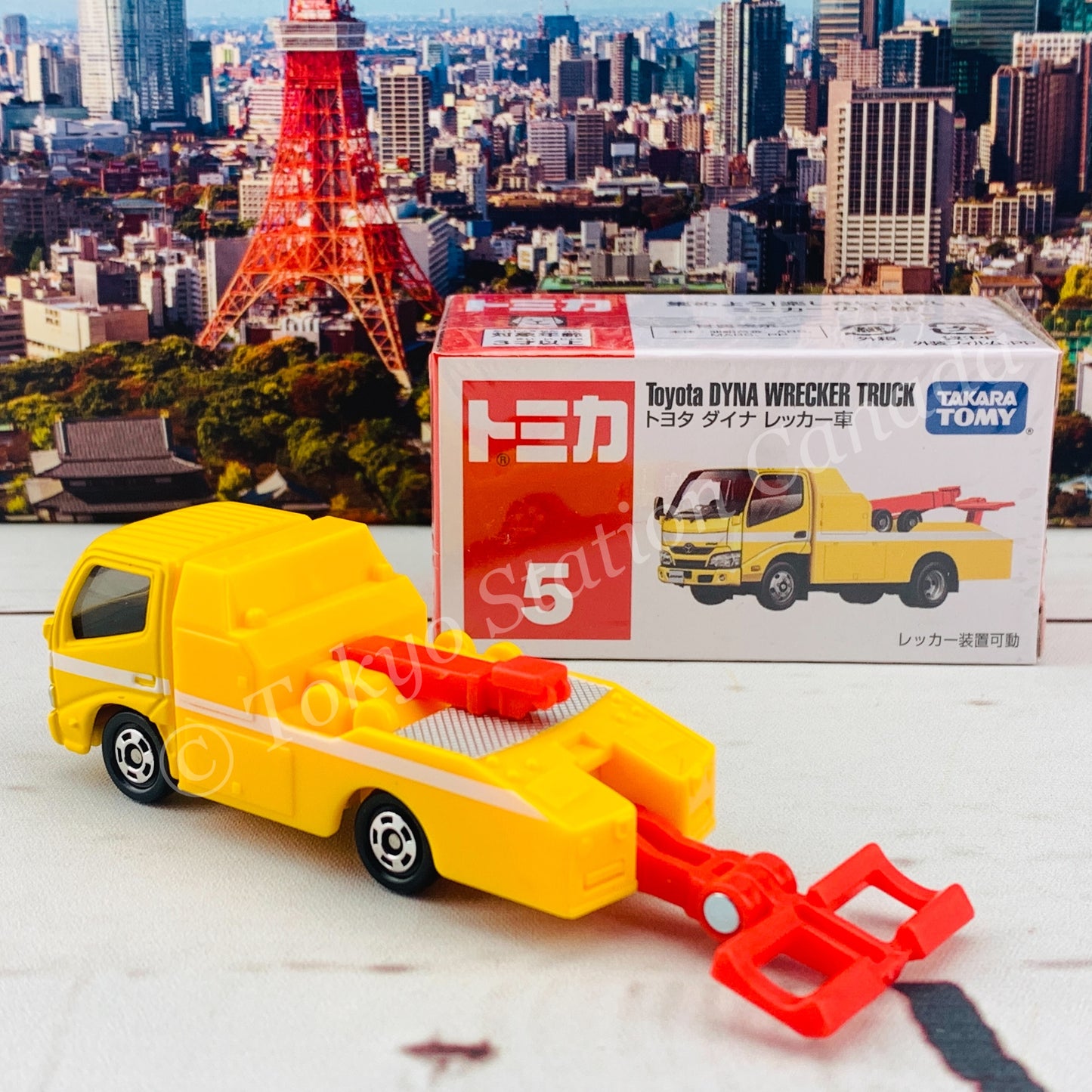 TOMICA 5 Toyota DYNA Wrecker Truck