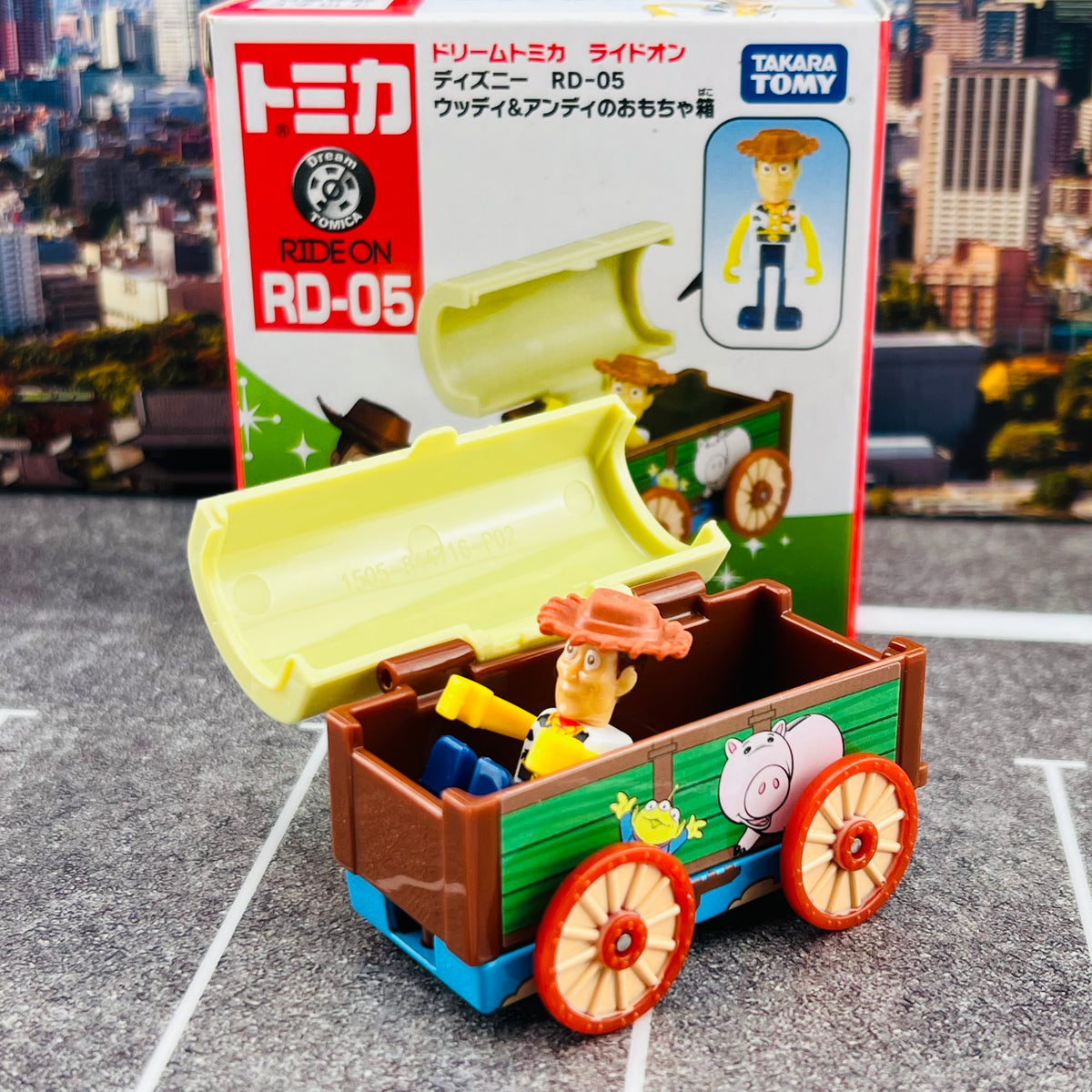 Dream TOMICA Ride on Disney RD-05 Woody & Andy Toy Box – Tokyo Station