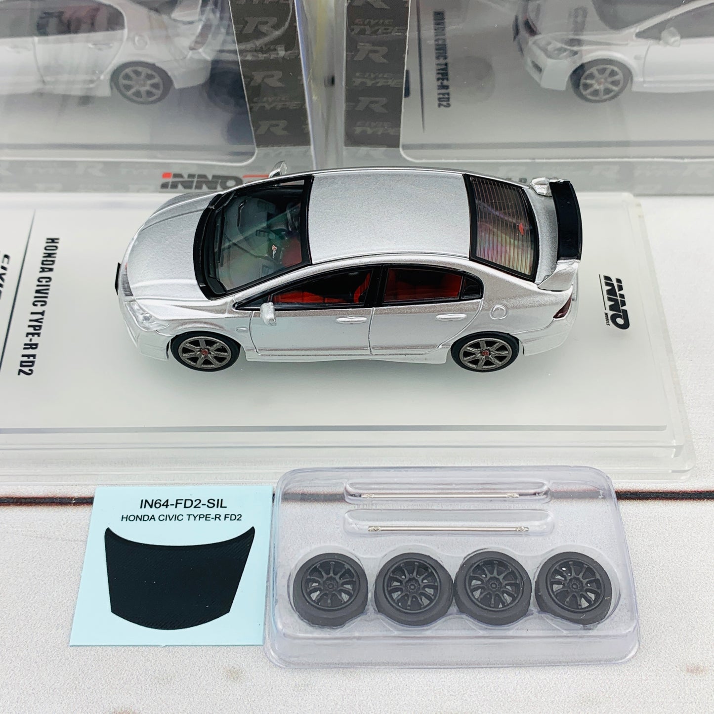 INNO64 1/64 Honda Civic FD2 Type-R SILVER with extra wheels set IN64-FD2-SIL