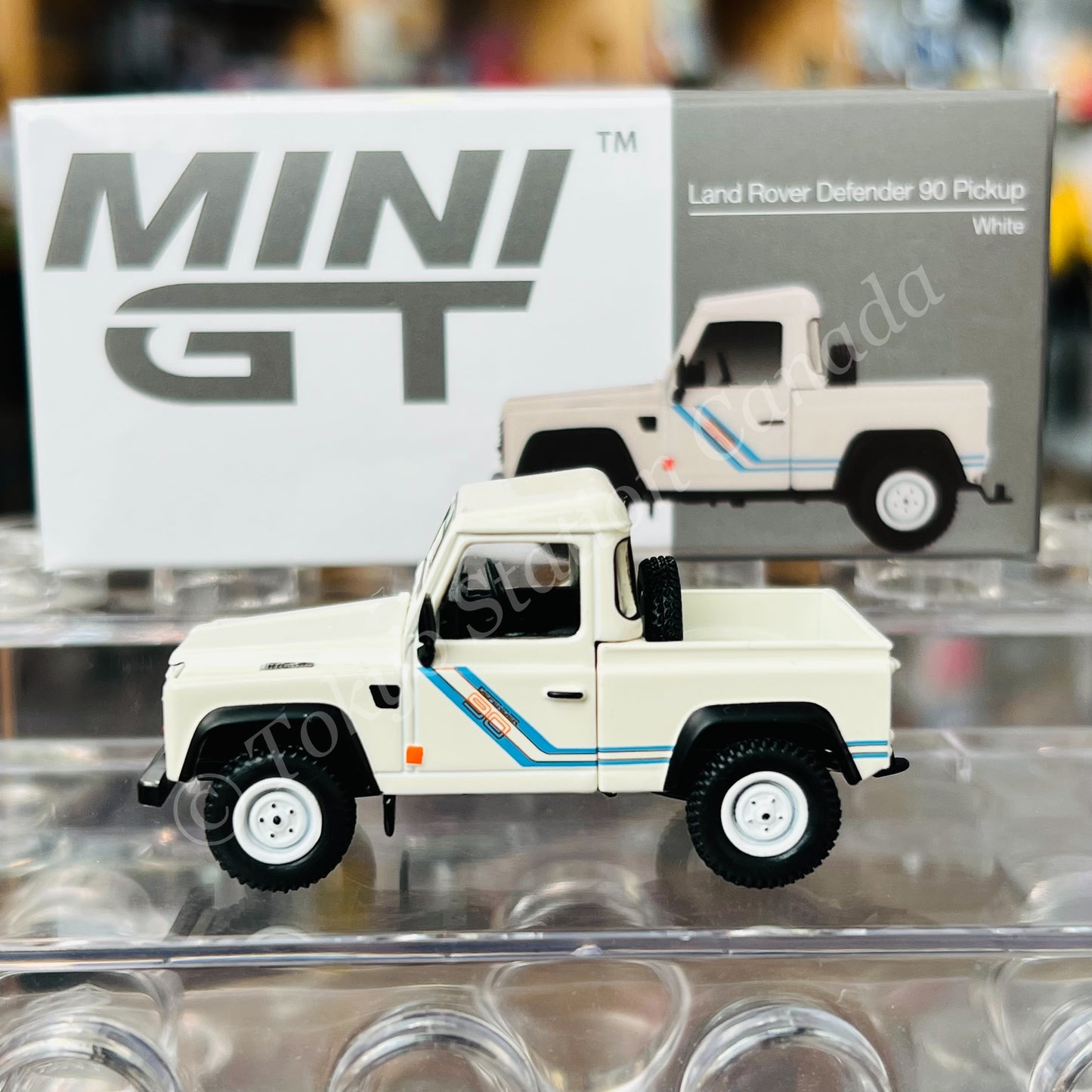 MINI GT 1/64 Land Rover Defender 90 Pickup White RHD MGT00338-R