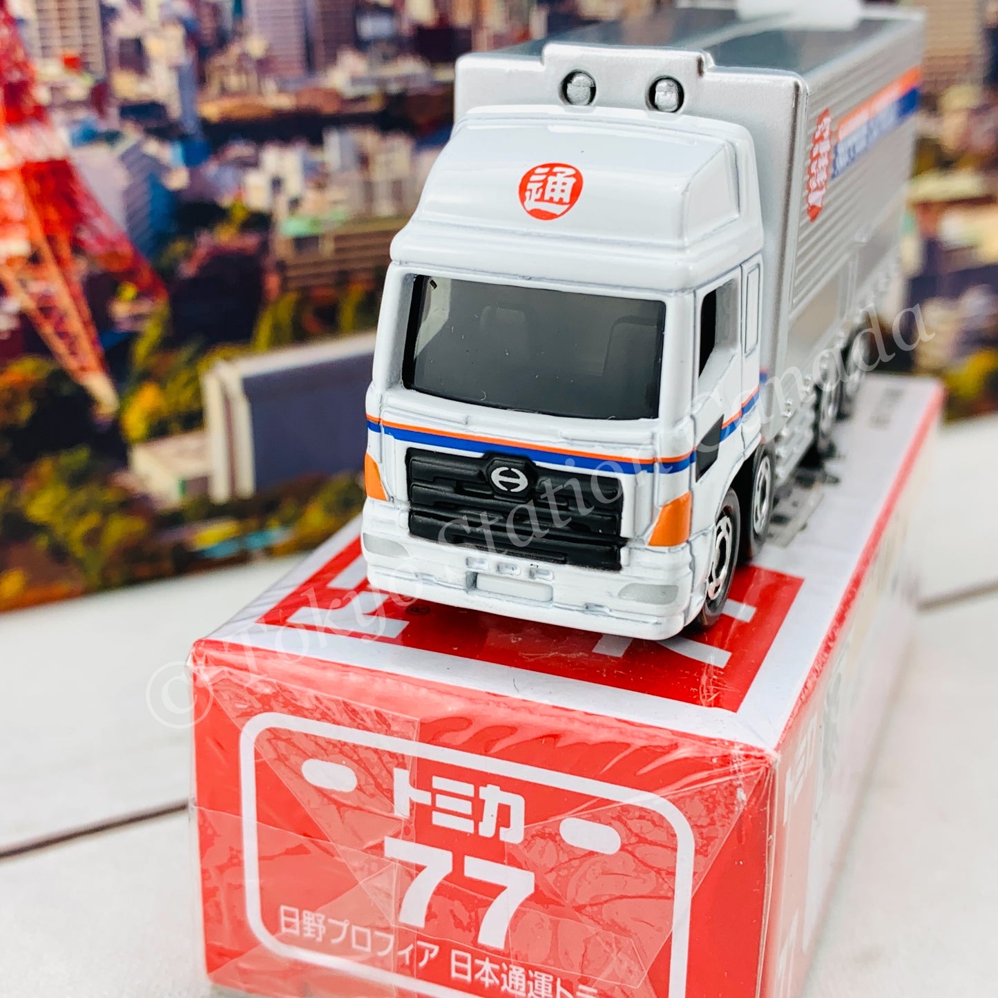TOMICA 77 Hino Profia Nippon Express Truck