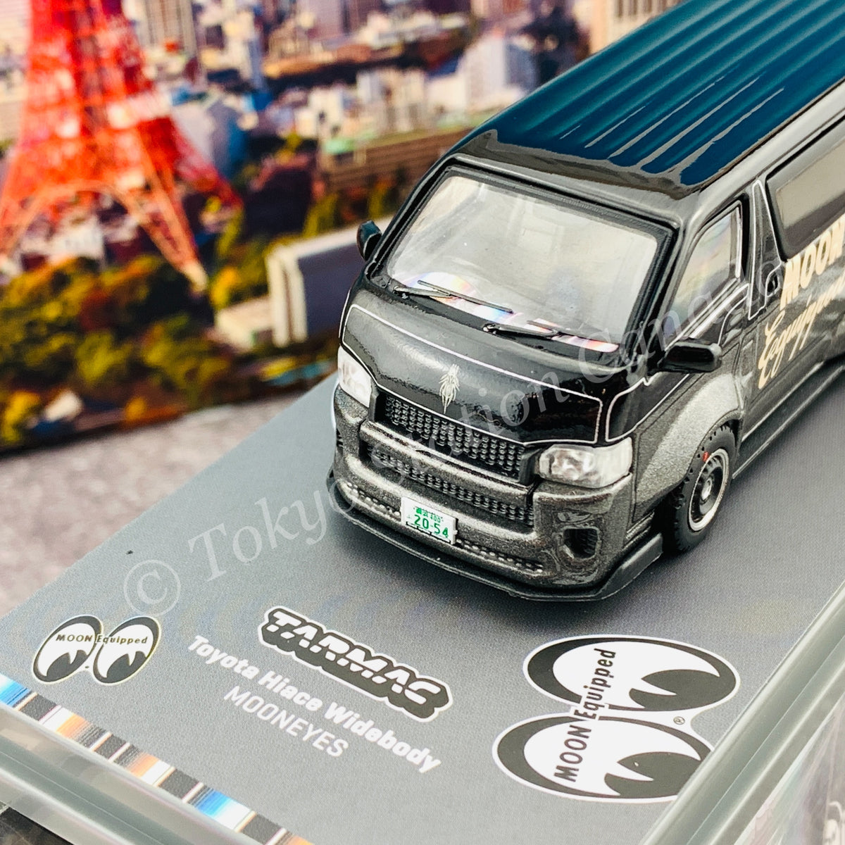 Tarmac Works 1/64 COLLAB64 Toyota Hiace Widebody Mooneyes T64-038-ME2