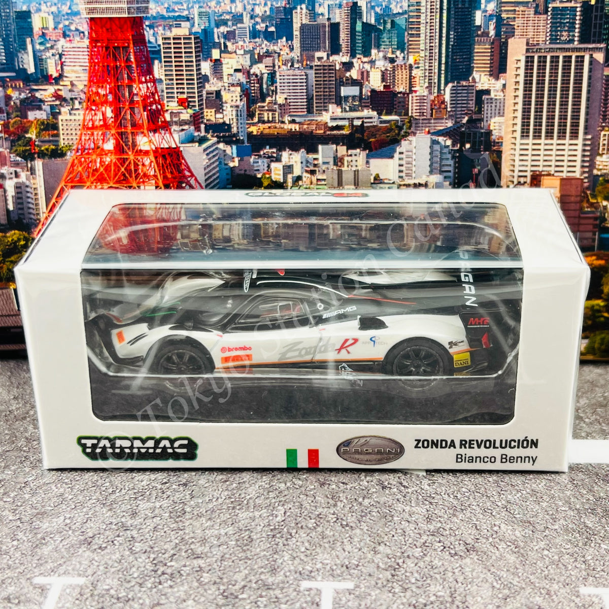 CHASE CAR TARMAC WORKS GLOBAL64 1/64 Pagani Zonda Revolución Bianco Benny  T64G-TL016-WH