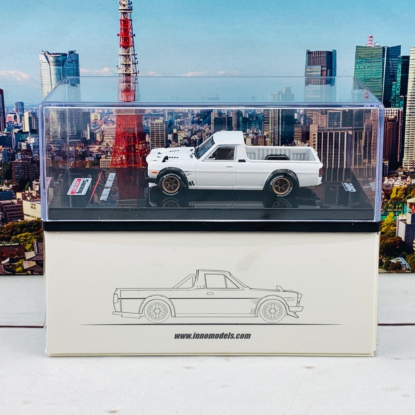 INNO64 1/64 NISSAN SUNNY "HAKOTORA" Pickup Truck White IN64-HKT-WHI