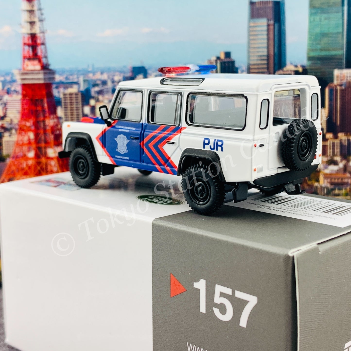 MINI GT 1/64 Land Rover Defender 110 Korlantas (Indonesia National Traffic Police) EMS Exclusive MGT00157-R