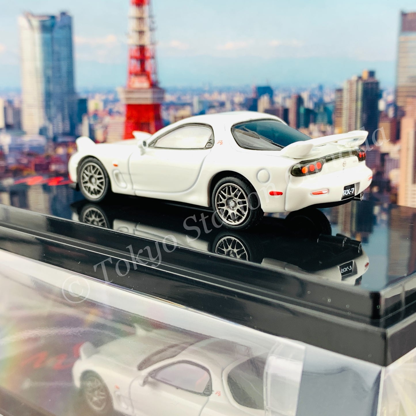 HOBBY JAPAN 1/64 Mazda RX-7 (FD3S) Type RZ With Engine Display Model White HJ642007EW