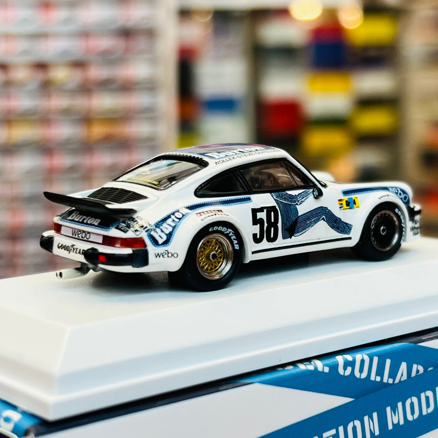 Tarmac Works x MINICHAMPS COLLAB64 1/64 Porsche 934 24h Le Mans 1977 #58 T64MC-003-BUR (643776458)