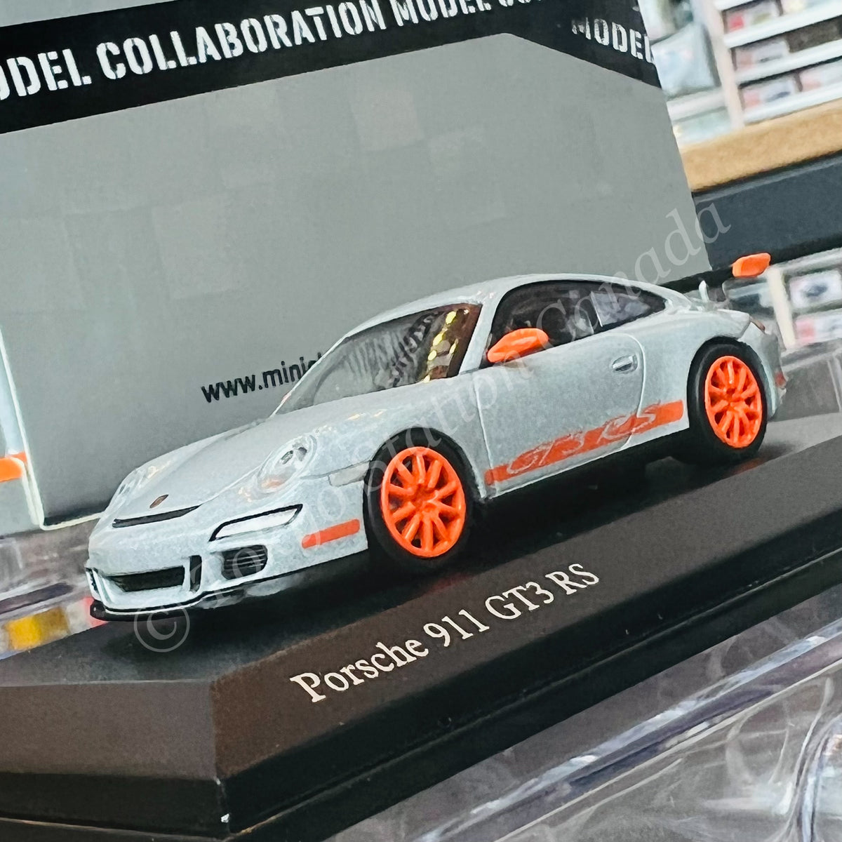 Tarmac Works x MINICHAMPS COLLAB64 1/64 Porsche 911 GT3 RS