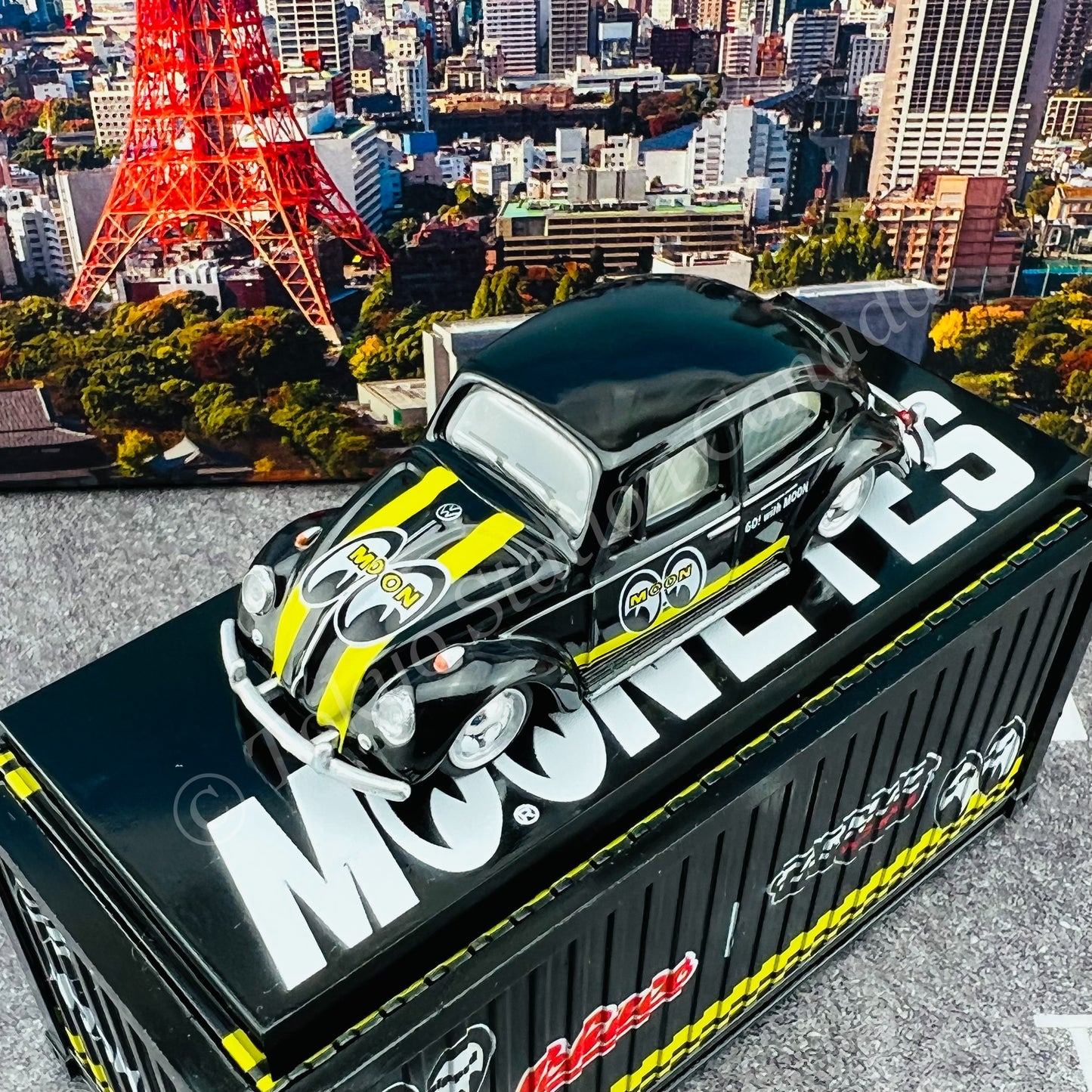 Tarmac Works x Schuco 1/64 VW Beetle *** with Container *** T64S-006-ME2