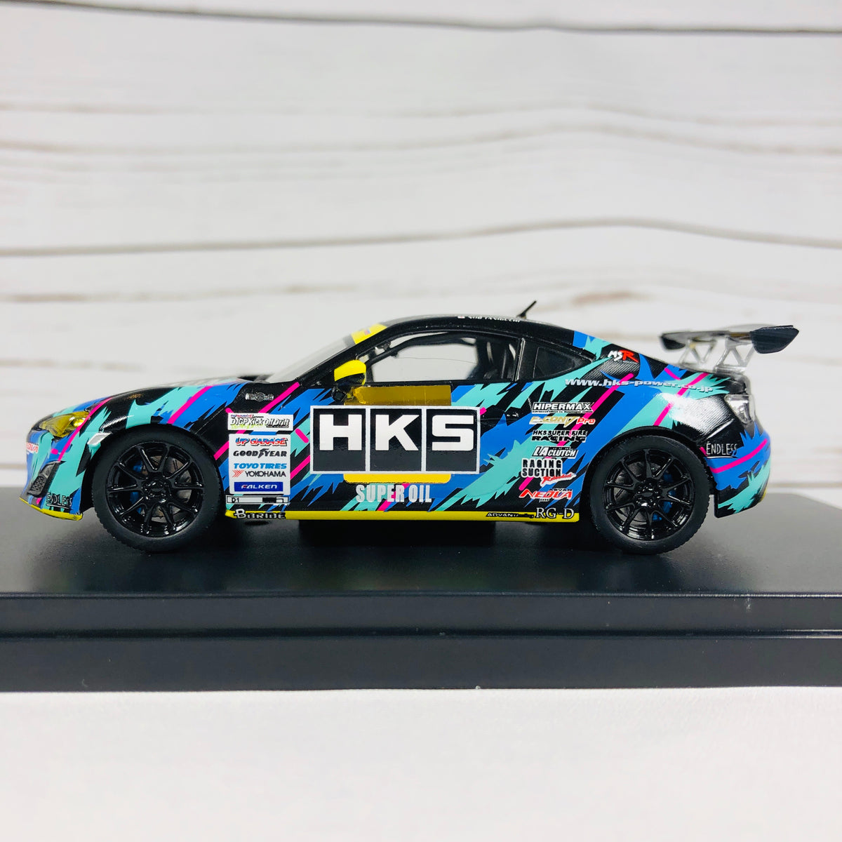 Tarmac Works 1/43 Toyota 86 Tuned By HKS – Tokyo Station