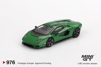 MINI GT 1/64 Lamborghini Countach LPI 800-4 Verde Medio MGT00976
